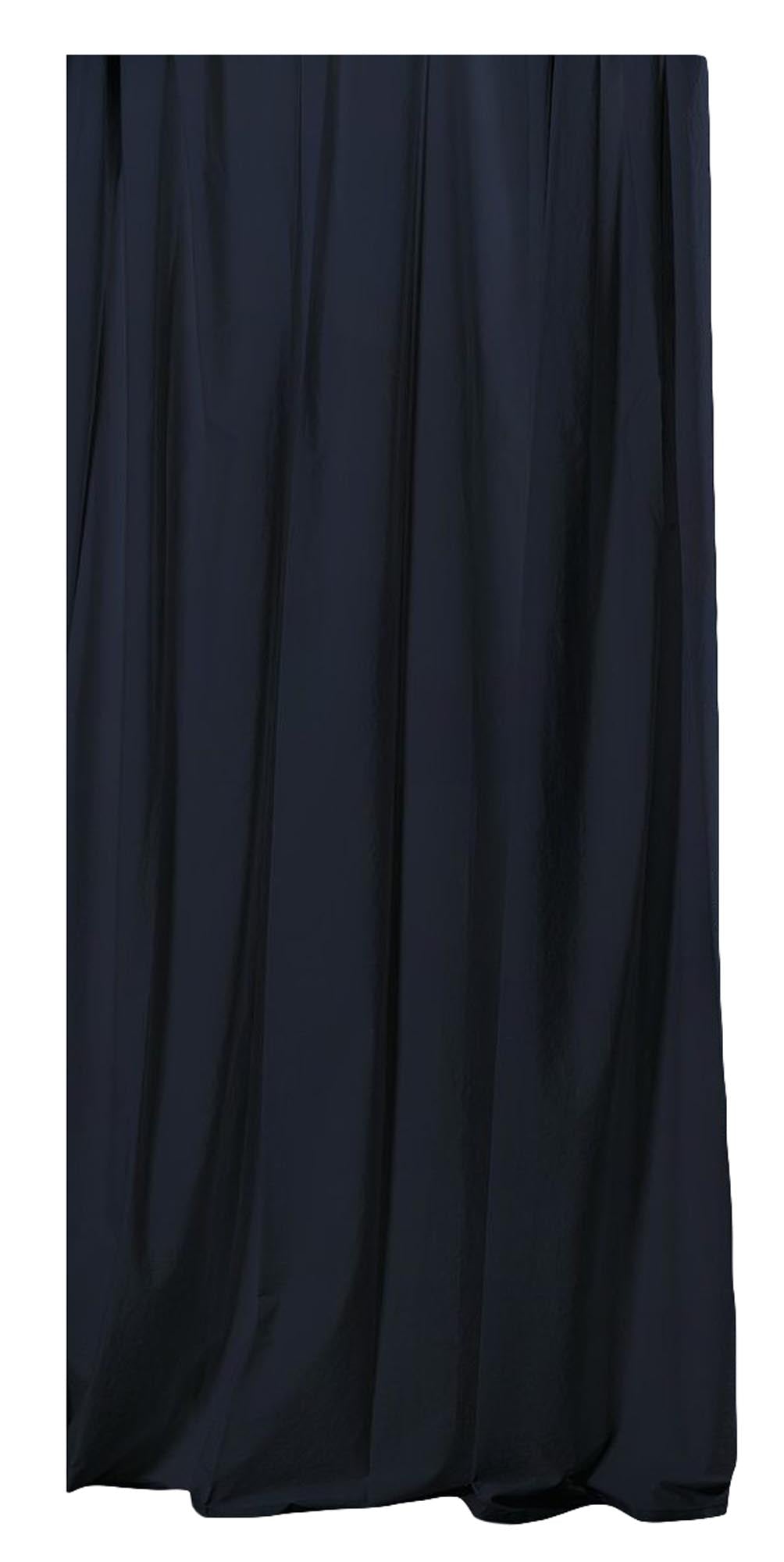 Eleganter blauer Vorhang aus ägyptischer Baumwolle von ZigZagZurich, handgefertigt in Italien. Perfekt für eine stilvolle Fenstergestaltung.