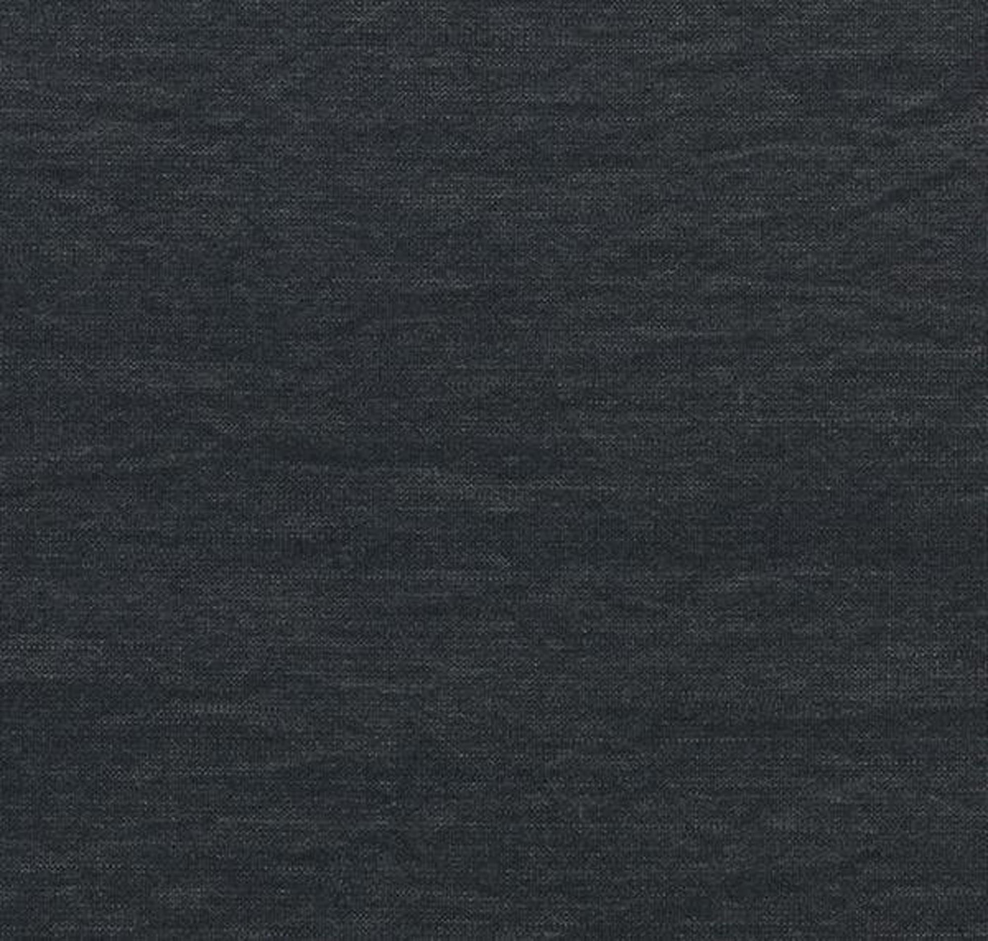 Hochwertiger grauer Vorhang aus ägyptischer Baumwolle von ZigZagZurich, handgefertigt in Italien. Ideal für elegantes Wohndesign und effektiven Lichtschutz.