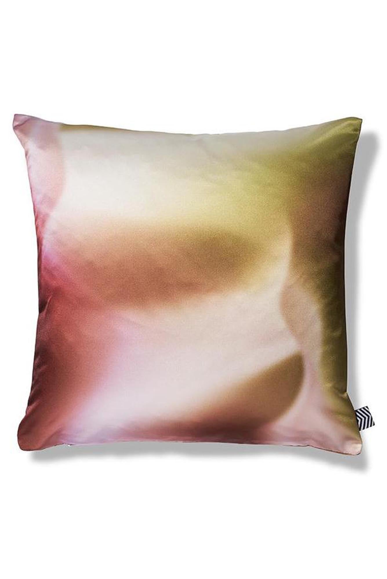 Opal Printed Art Kissenbezug: Kunstvolle Designs auf luxuriösem, mattem Satinstoff, handgefertigt in Italien.