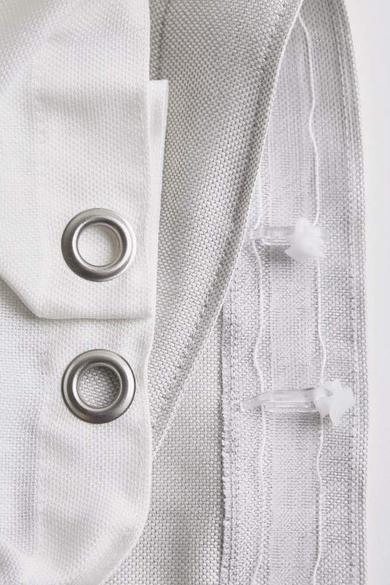 Verleihen Sie Ihrem Außenbereich mit dem Outdoor Vorhang Coral von ZigZagZurich Farbe und Stil. Ideal für mehr Privatsphäre und Schutz.