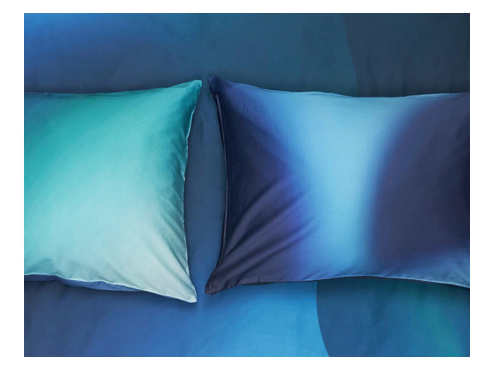 Eleganter Kissenbezug mit Nordlicht-Motiv von ZigZagZurich.