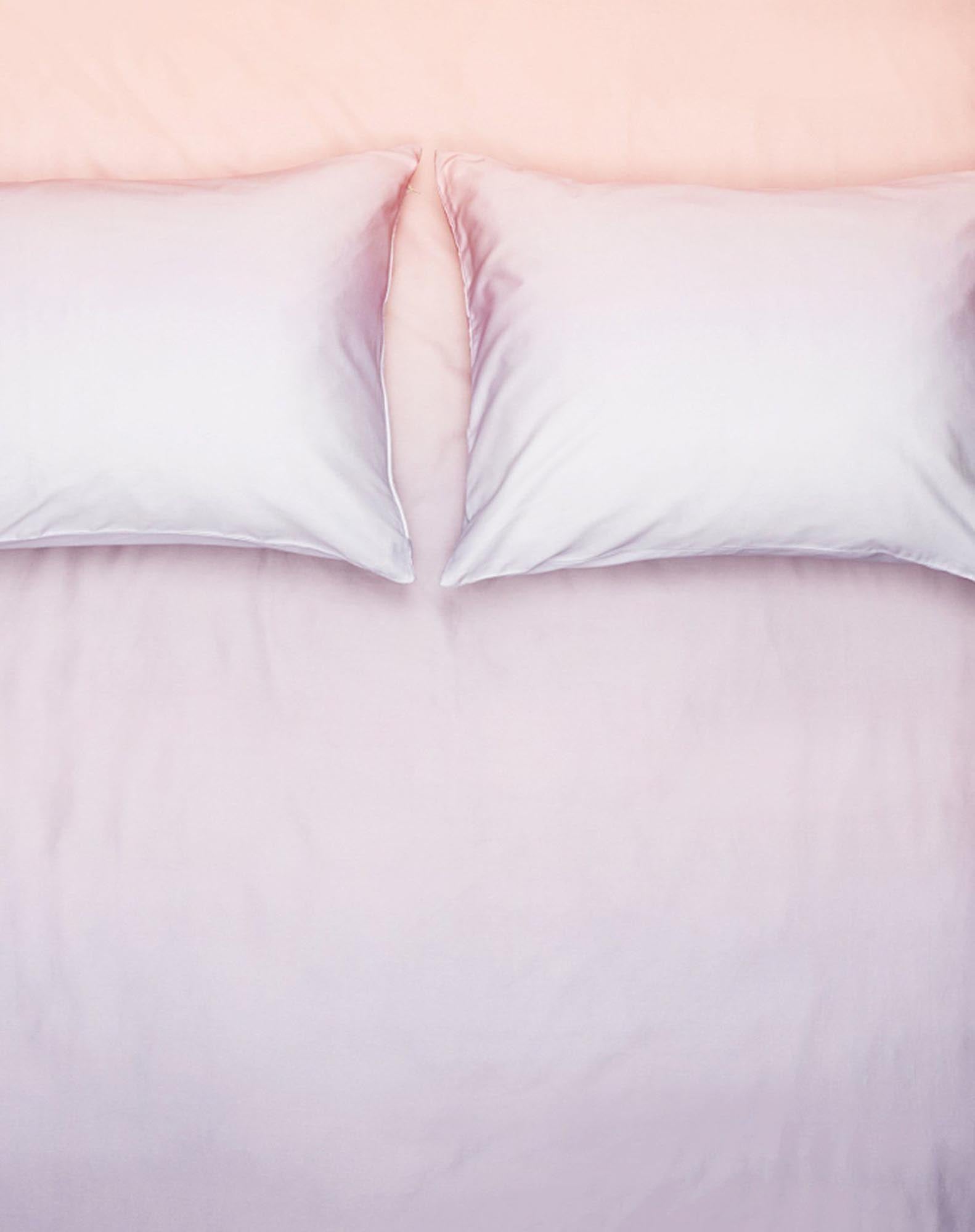 Entdecken Sie die stilvolle Bettwäsche Gradation von ZigZagZurich, die mit ihren harmonischen Farbtönen jeden Schlafraum aufwertet.