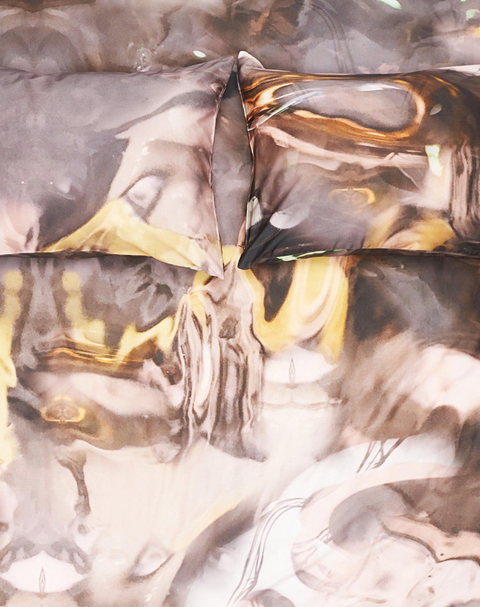 Entdecken Sie die Bettwäsche Glassify von ZigZagZurich – ein harmonisches Design für traumhaften Schlaf und moderne Schlafzimmergestaltung.