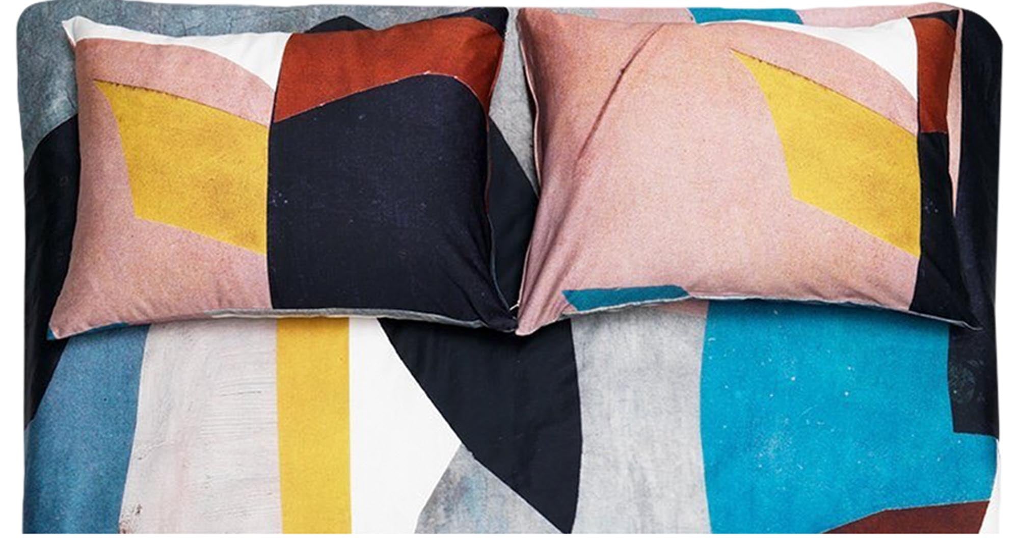 Der Kissenbezug Casso von ZigZagZurich besticht durch sein modernes Design und hochwertige Materialien, ideal für stilvolle Wohnräume.