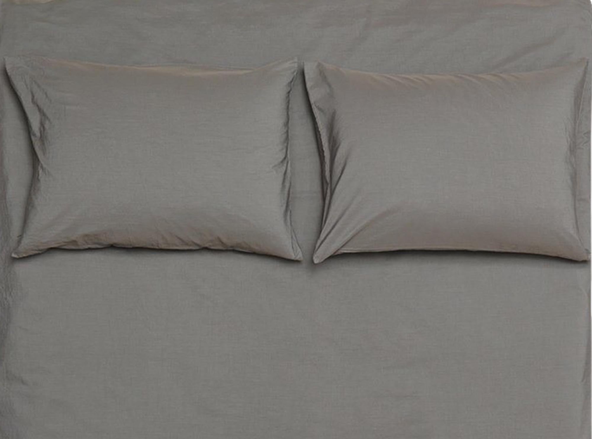 Stilvoller Kissenbezug Taupe von ZigZagZurich aus hochwertiger Baumwolle.