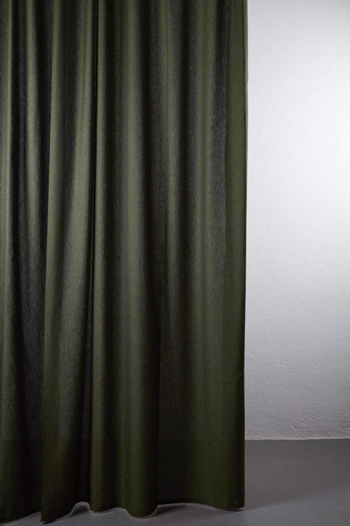 Verleihen Sie Ihrem Außenbereich mit dem stilvollen Outdoor Vorhang Shade von ZigZagZurich einen Hauch von Eleganz und Schutz.