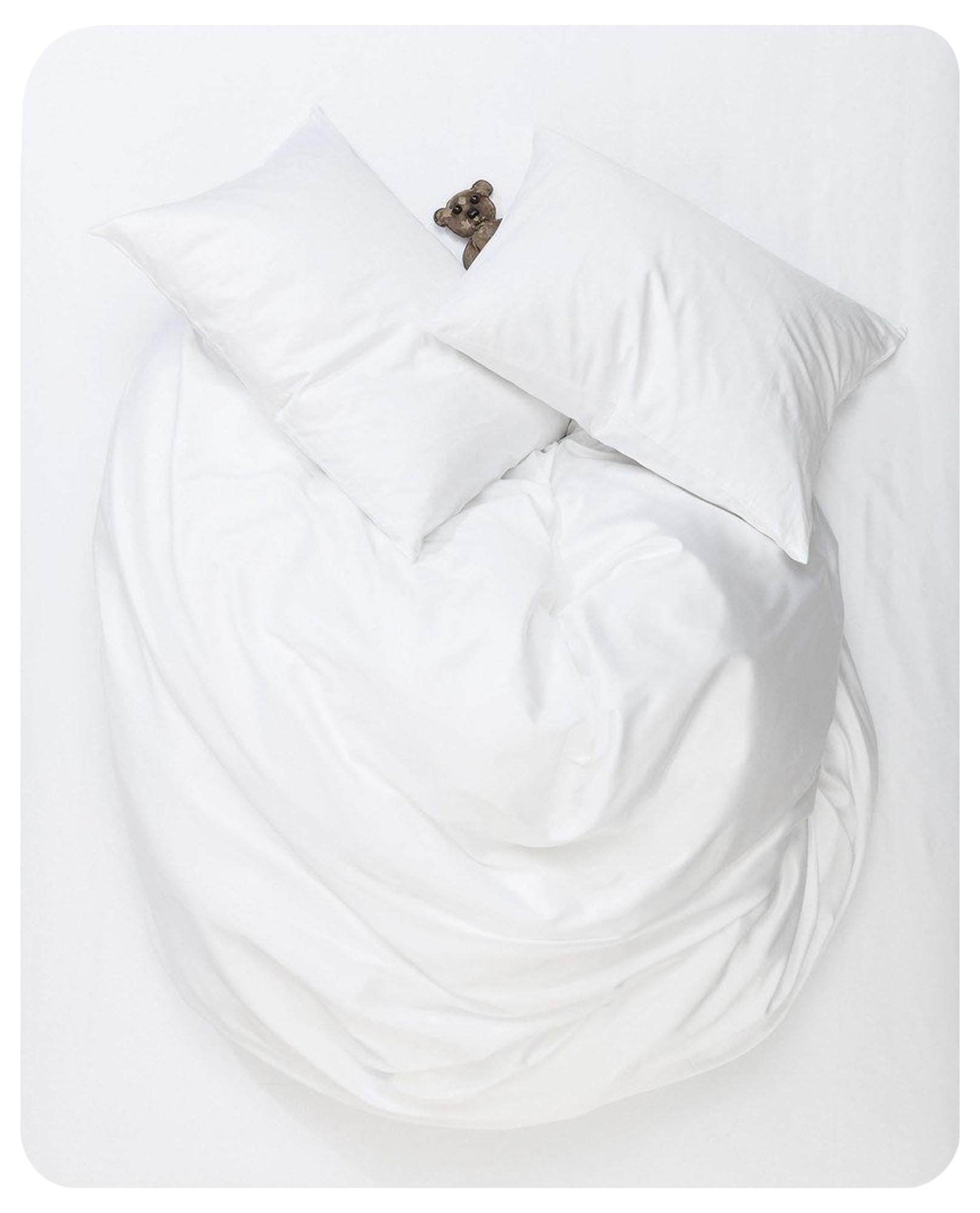 Entdecken Sie den eleganten Kissenbezug aus Perkal von ZigZagZurich, aus 100% Baumwolle für höchsten Komfort und stilvolles Schlafen.