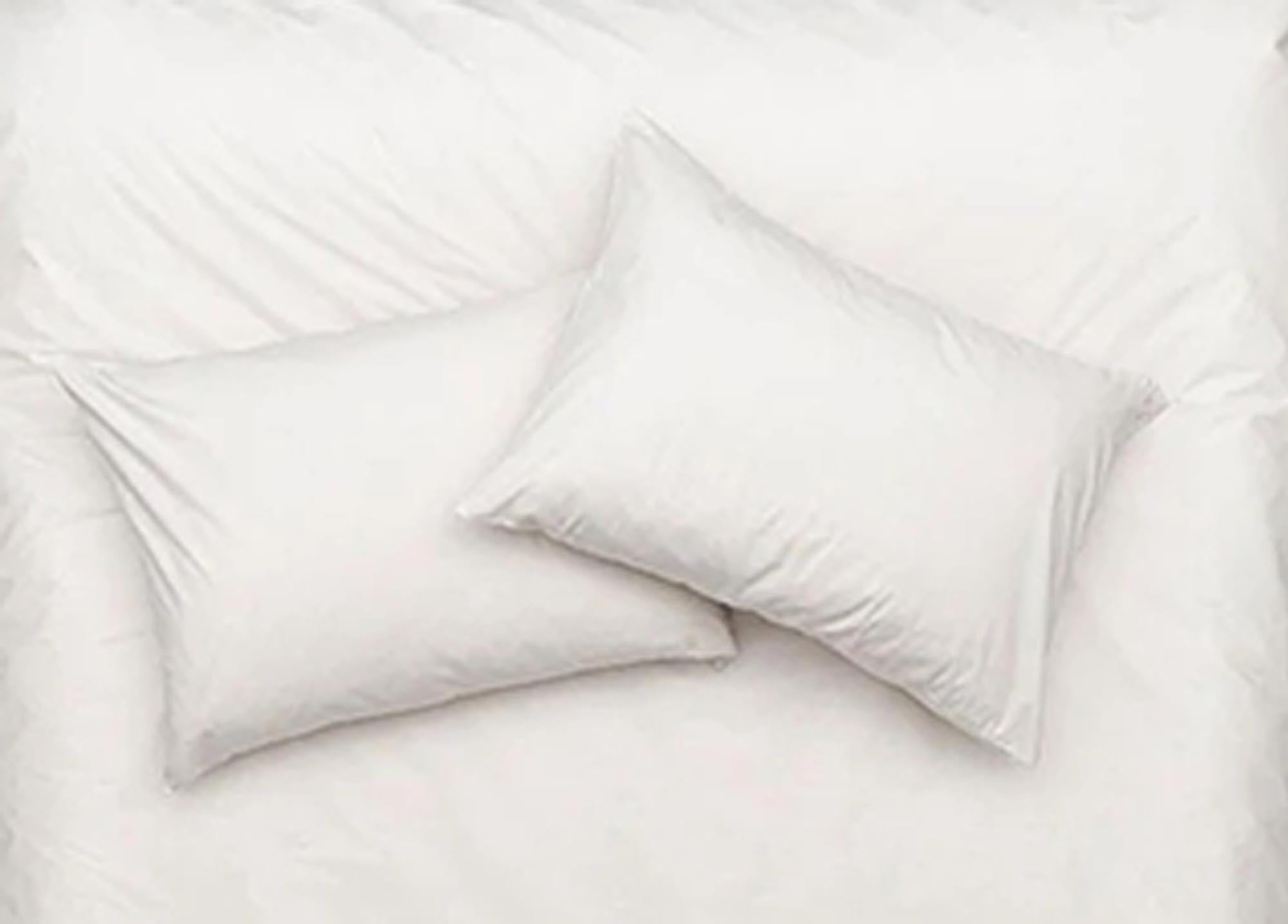 Entdecken Sie den eleganten Kissenbezug Perkal von ZigZagZurich, gefertigt aus feiner ägyptischer Baumwolle für höchsten Schlafkomfort.