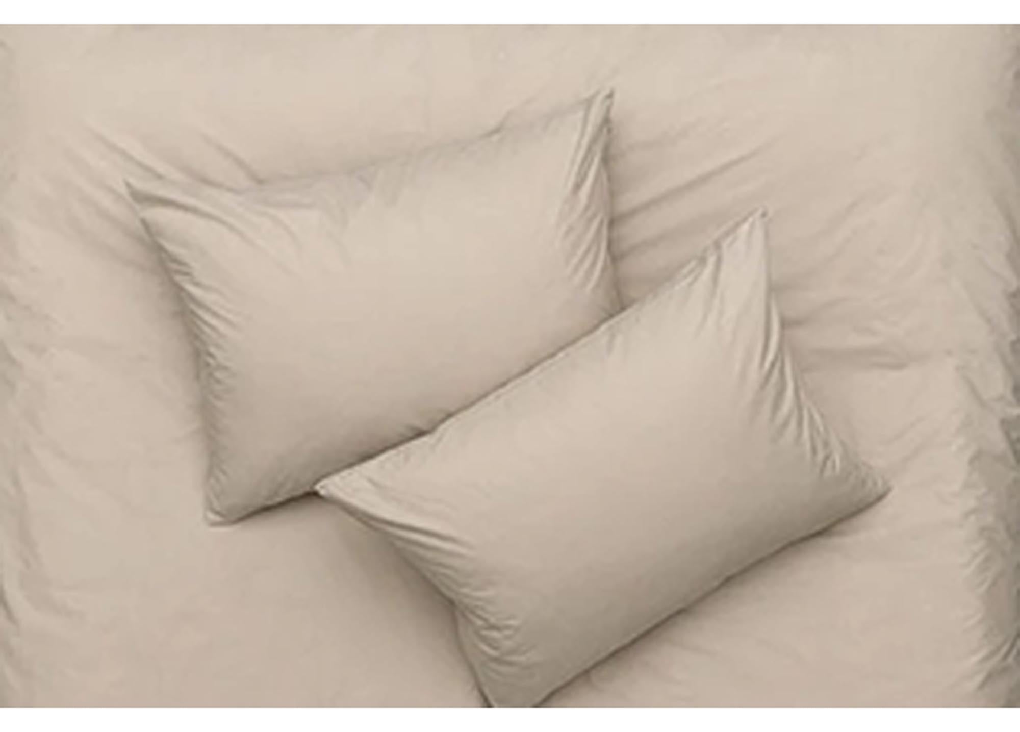 Eleganter Kissenbezug aus feiner ägyptischer Baumwolle von ZigZagZurich. Atmungsaktiv, langlebig und ideal für ein stilvolles Schlafambiente.