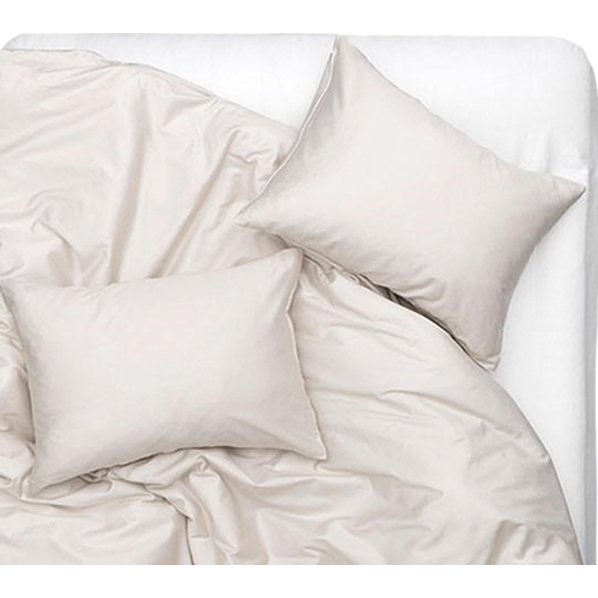 Hochwertiger Satin-Kissenbezug von ZigZagZurich für besten Komfort.