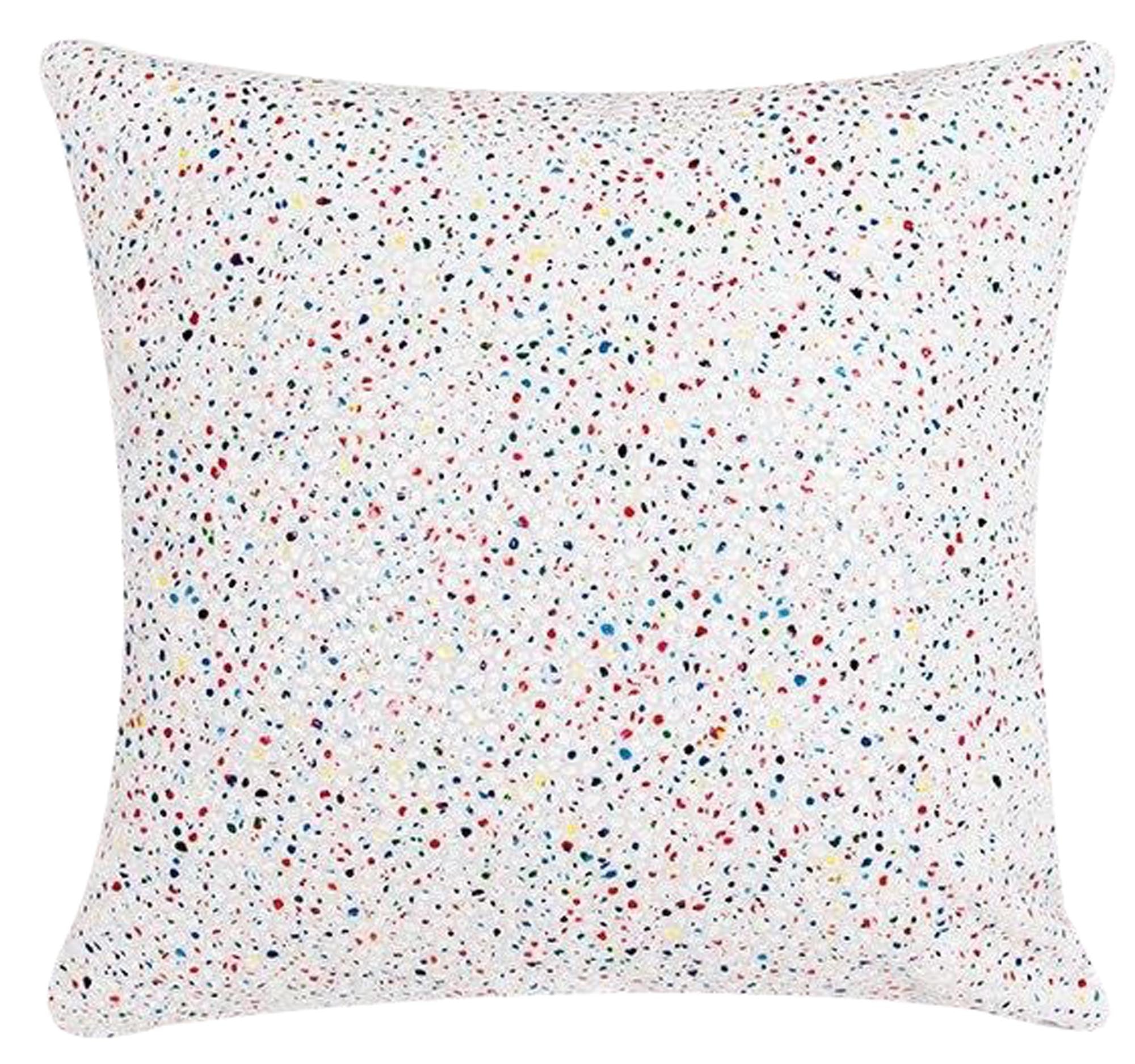 Entdecken Sie den eleganten Kissenbezug Terrazzo Weiss von ZigZagZurich. Hochwertige Materialien, stilvolles Design und vielseitige Einsatzmöglichkeiten.