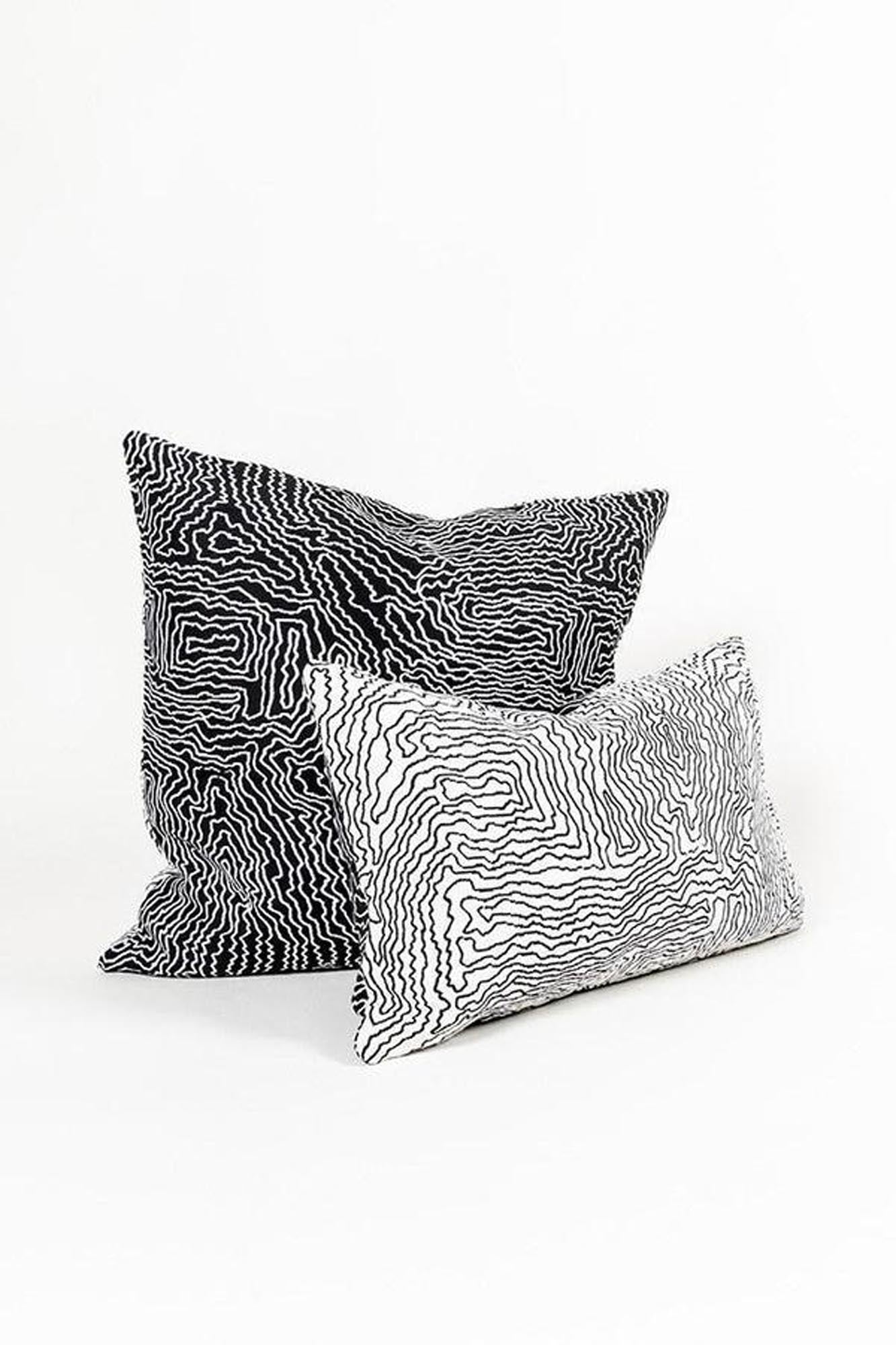 Hochwertiger Kissenbezug Coopdps Earth aus schmutzabweisendem Trevira CS. Stilvolles Design, ideal für Wohnzimmer und Schlafzimmer.