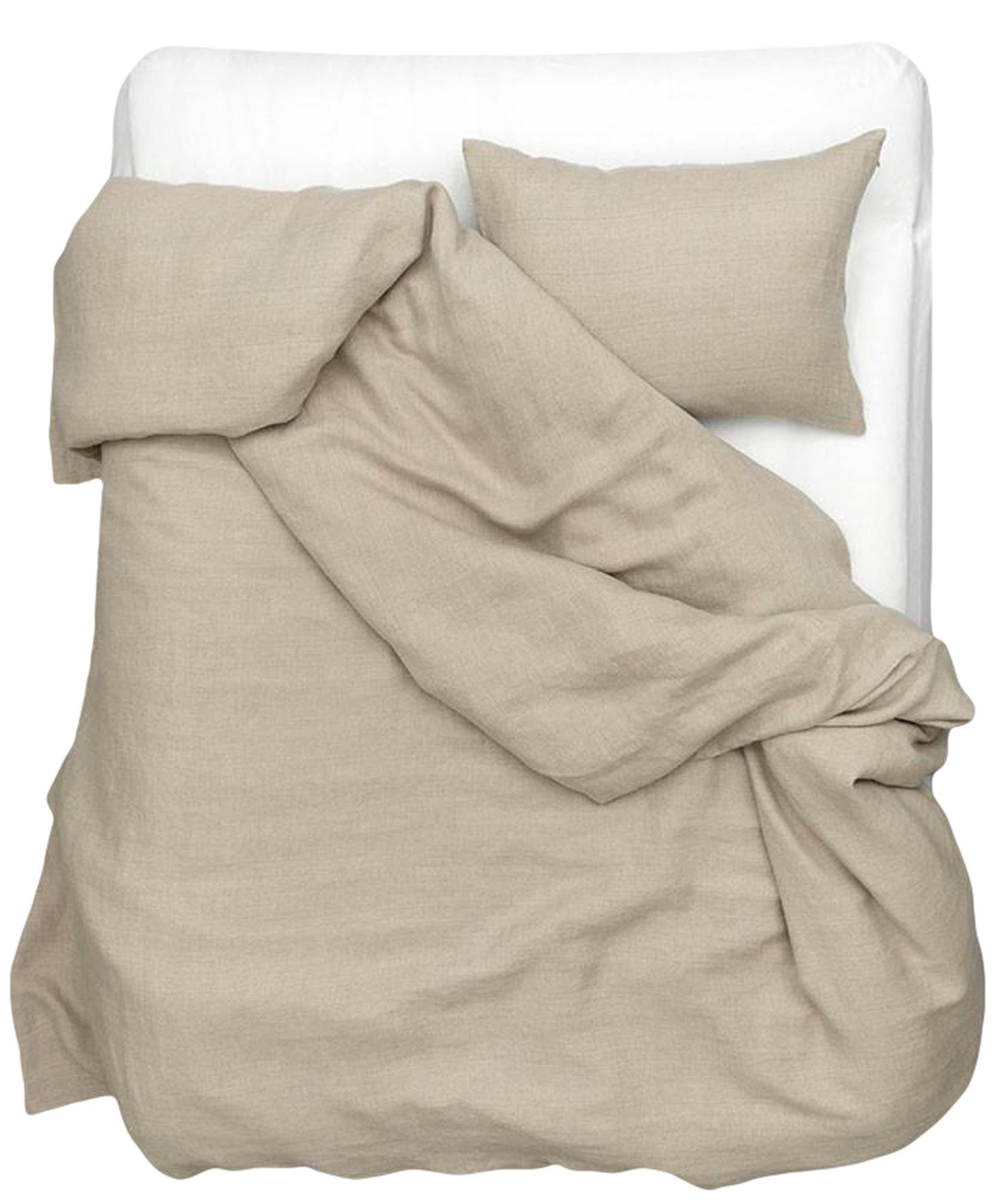 Entdecken Sie das Fixleintuch Panama von ZigZagZurich, inspiriert von traditioneller Mola-Kunst der Kuna aus Panama. Handgefertigte Qualität für Ihr Schlafzimmer.