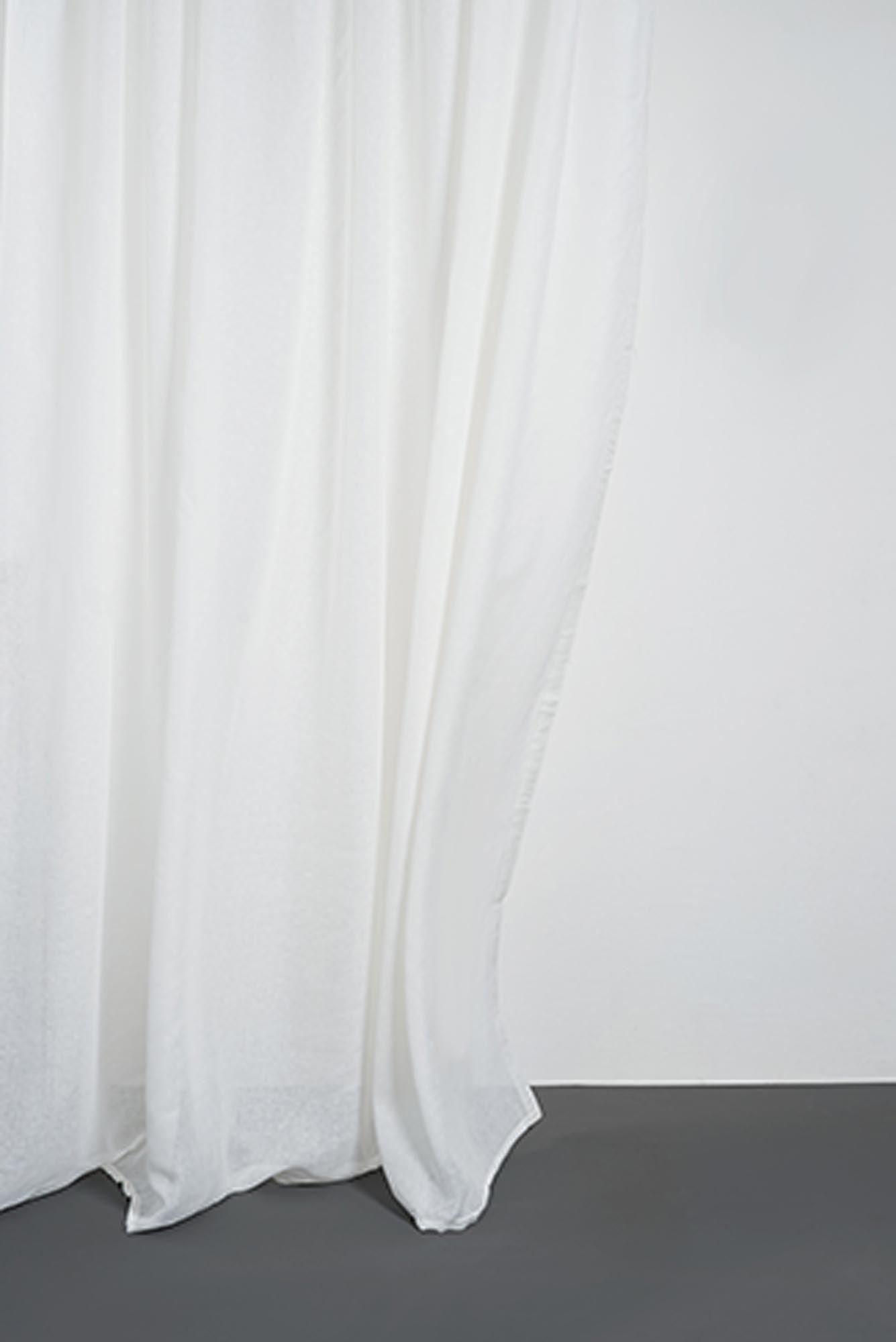 Hochwertiger Leinenvorhang von ZigZagZurich, der zeitlose Eleganz und umweltfreundliches Design vereint.