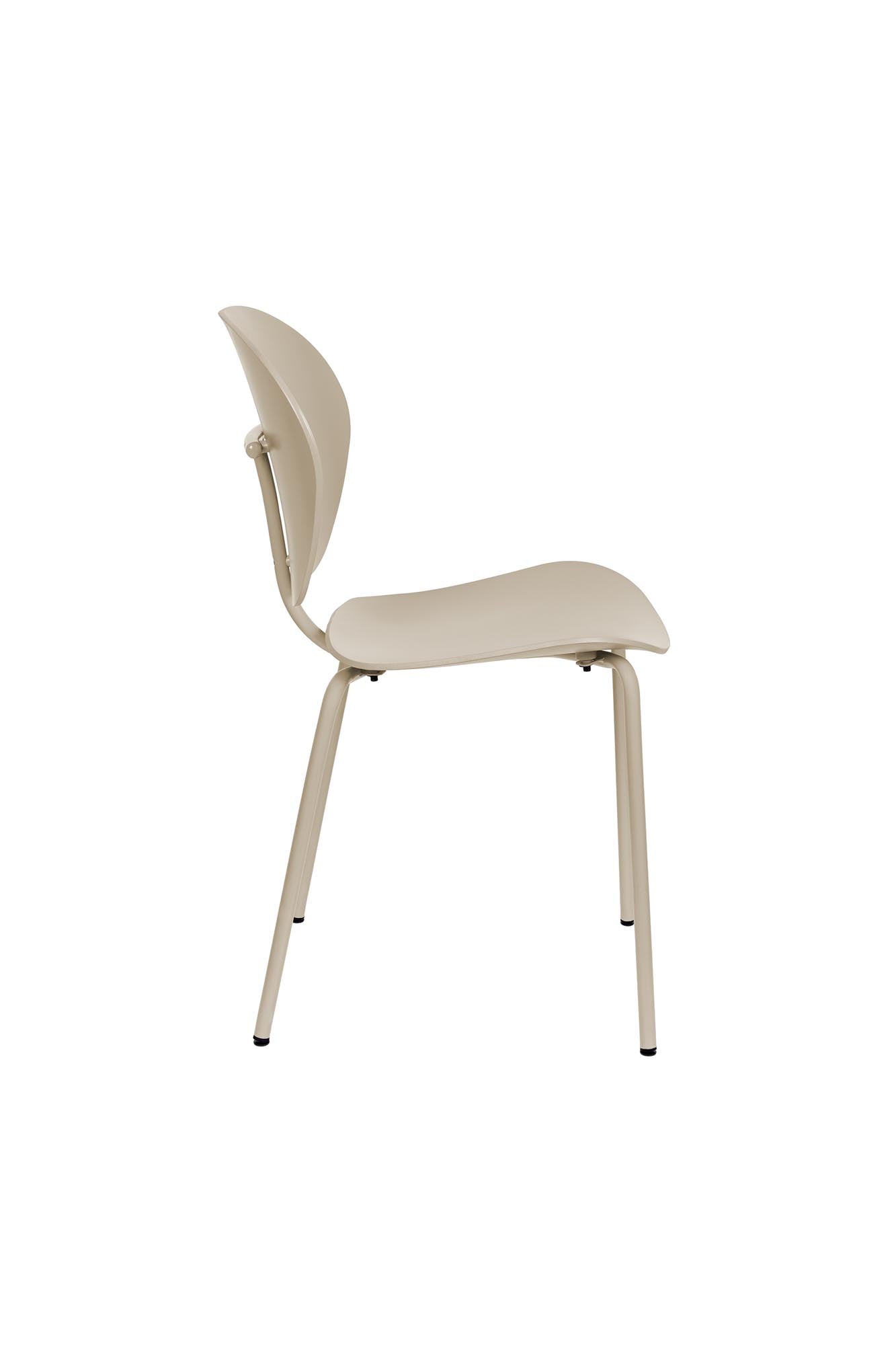 Entdecken Sie den Zuiver Stuhl The Ocean: Modernes Design, nachhaltige Materialien und hoher Sitzkomfort für jeden Raum.