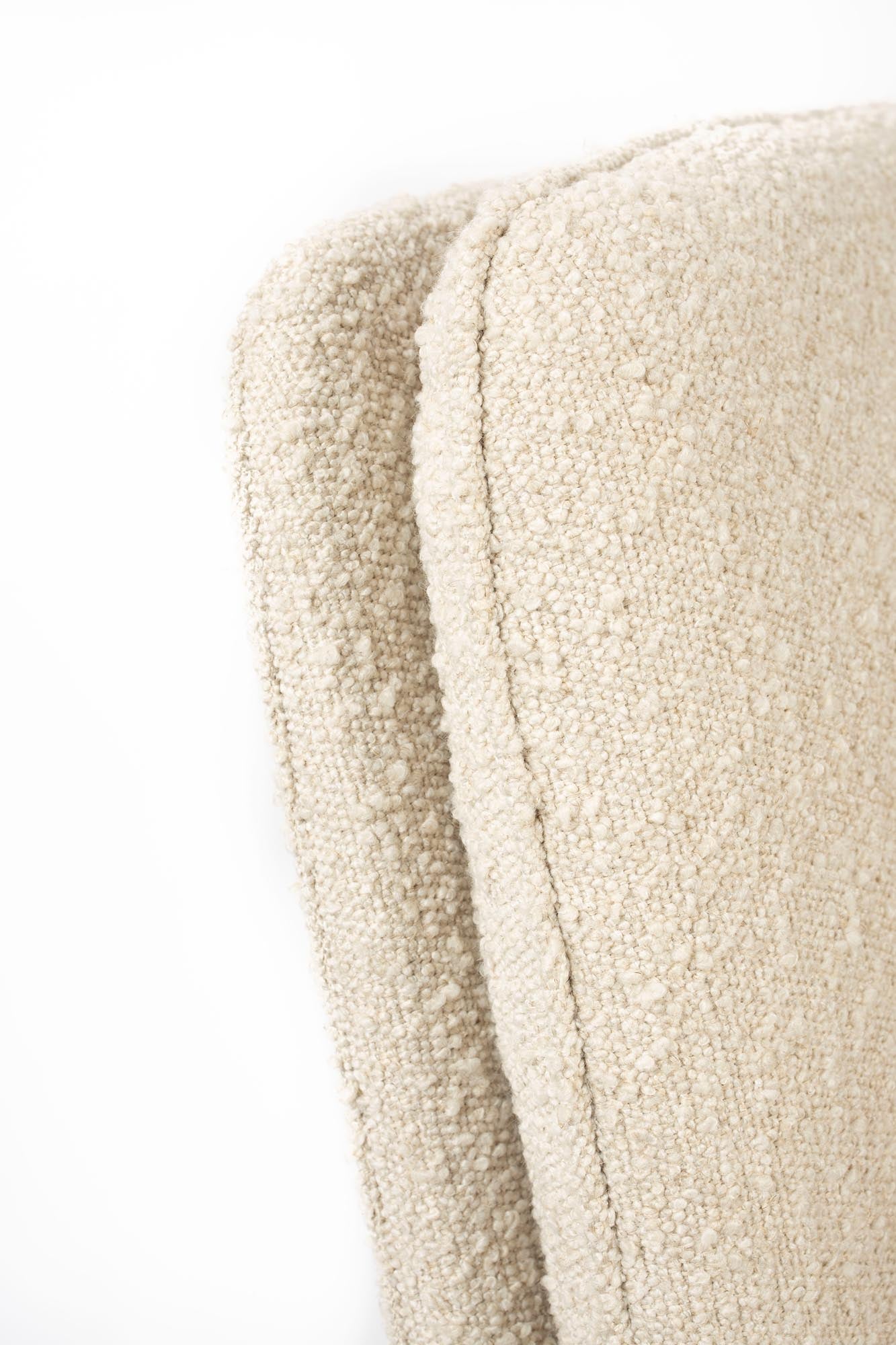 Der Stuhl Tyler von Zuiver vereint elegantes Design mit hervorragendem Komfort – perfekt für jedes moderne Wohnambiente.