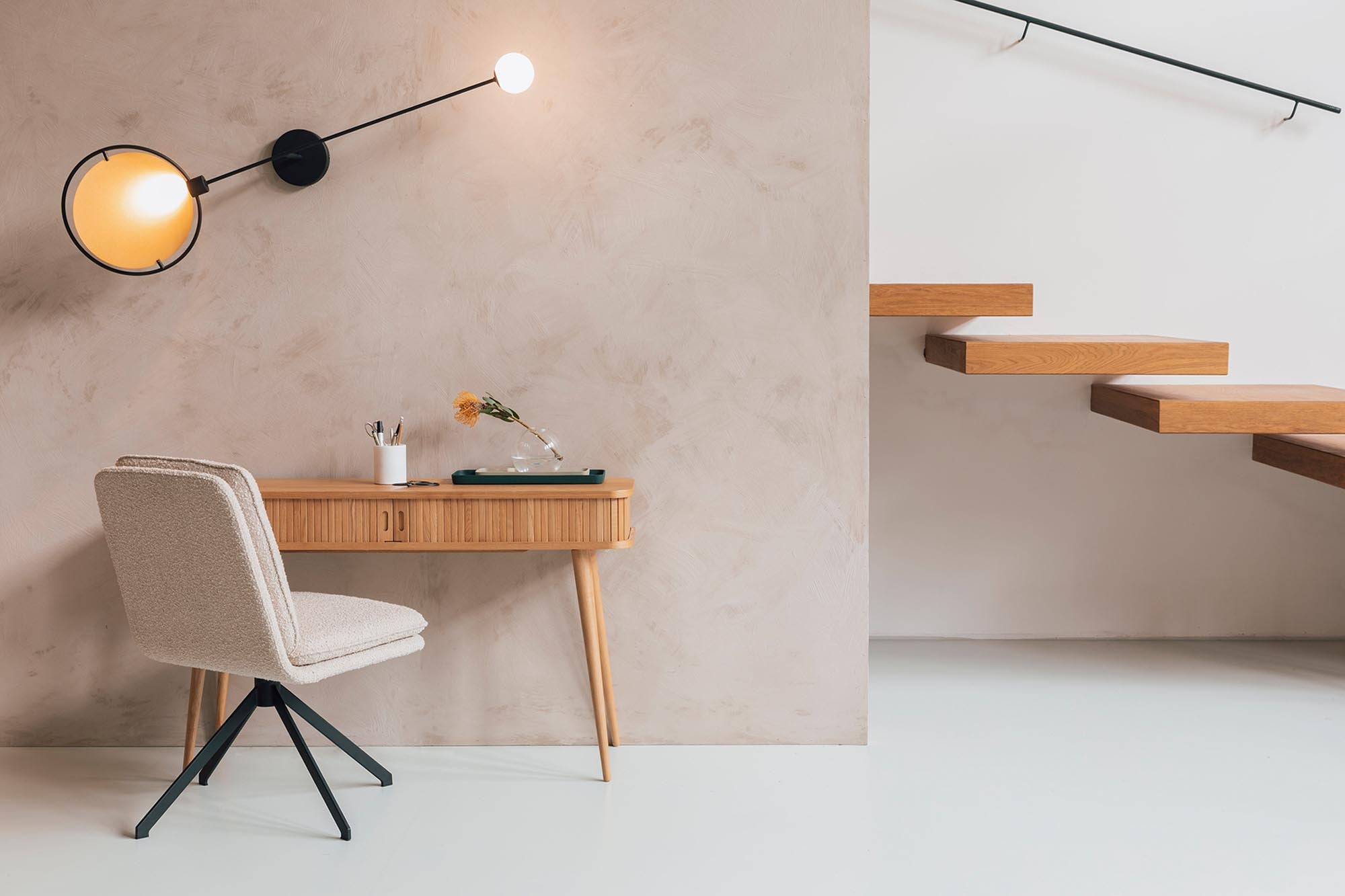 Moderner Stuhl Tyler von Zuiver: zeitloses Design, hoher Komfort, ergonomisch, robustes Holz, vielseitig für Esszimmer & Büro.