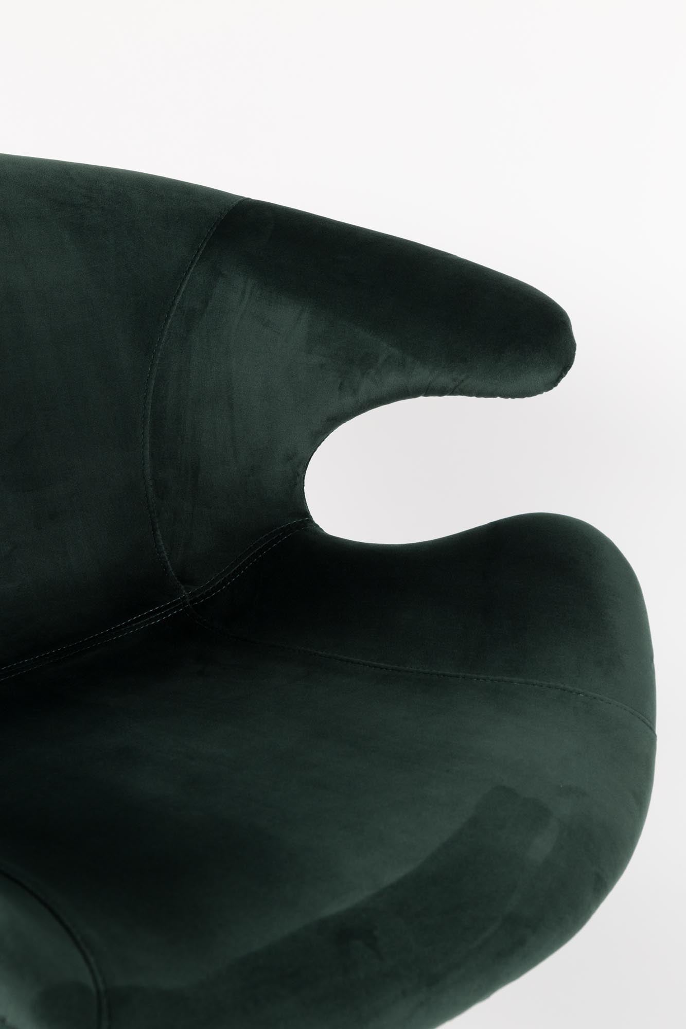 Entdecken Sie den Armlehnstuhl Mia von Zuiver: Eleganz und Komfort vereint in einem stilvollen Möbelstück für Ihr Zuhause.