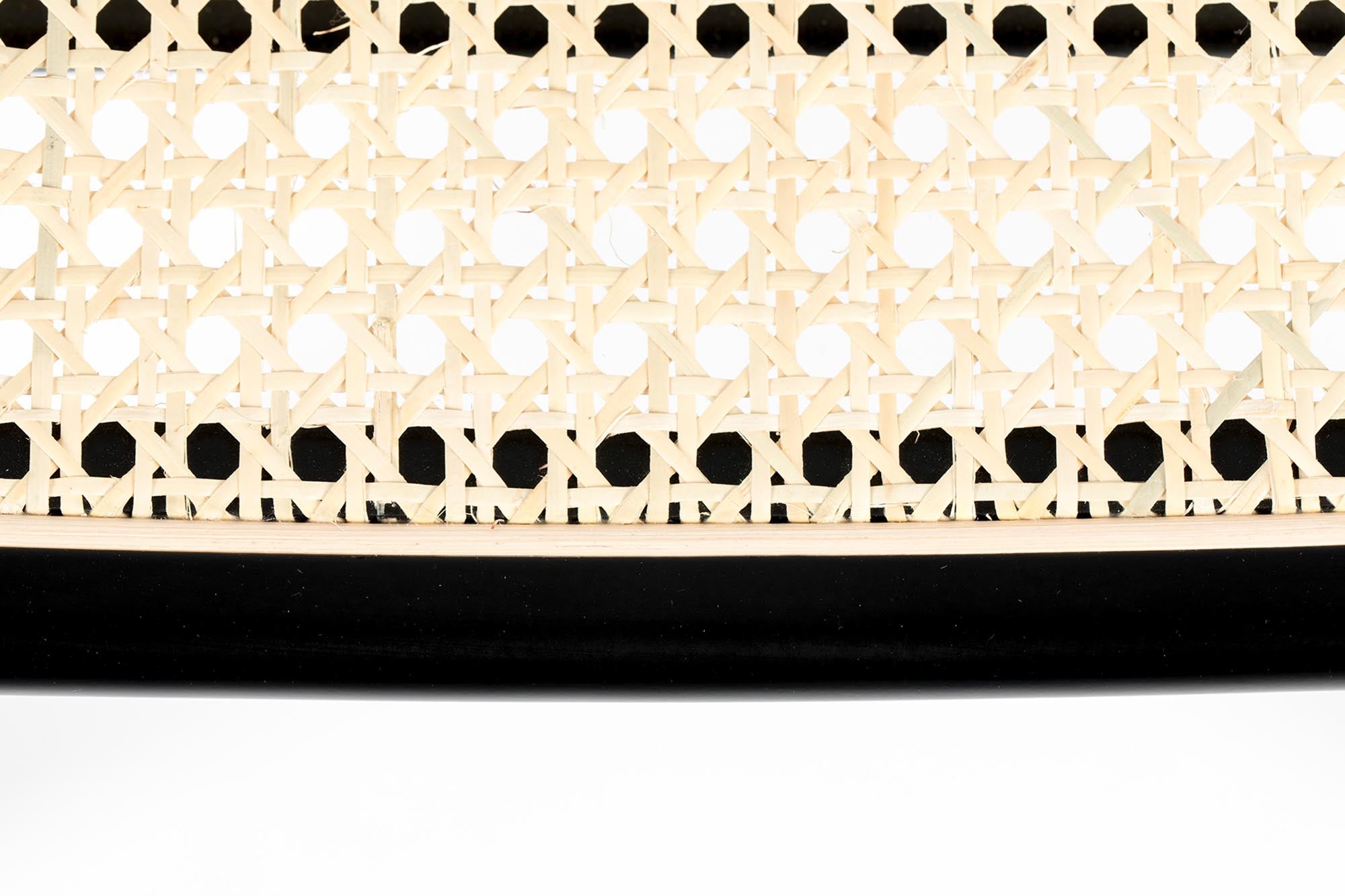 Entdecken Sie den Barstuhl Jort von Zuiver: Elegantes Design, bequeme Polsterung und ideal für jede Bar oder Küche. Erhältlich in mehreren Farben.