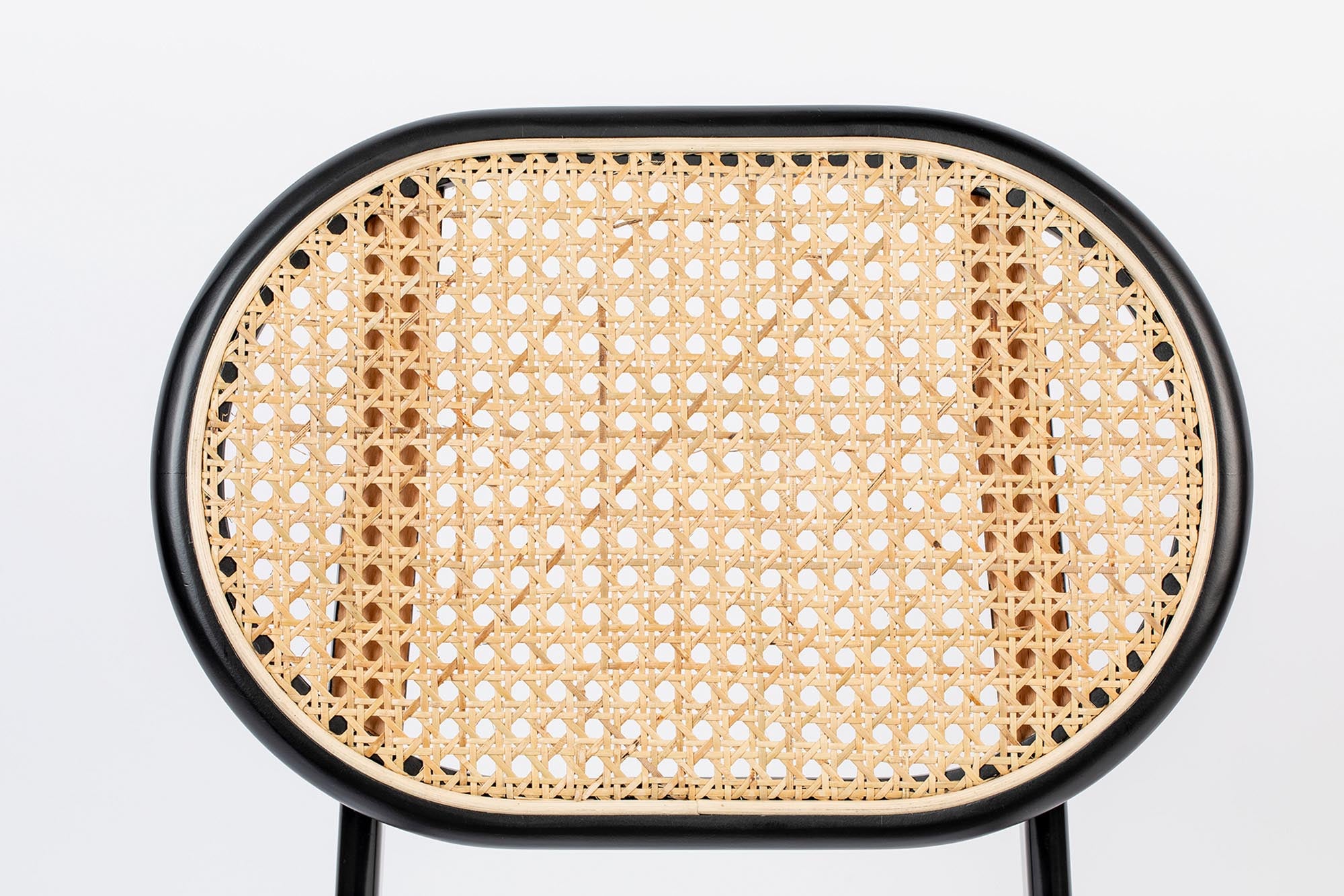 Der Barstuhl Spike von Zuiver vereint modernes Design mit Komfort und ist die ideale Wahl für stilvolle Bars und Küchen.