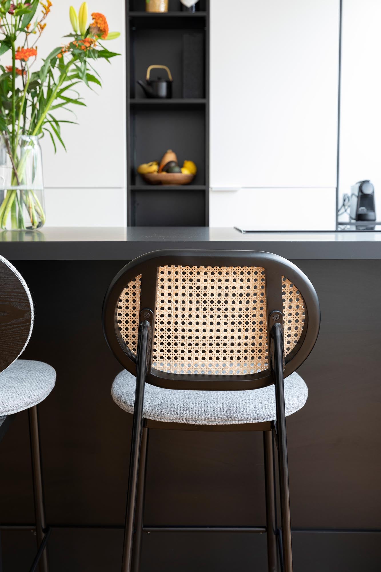 Entdecken Sie den Barstuhl Spike von Zuiver – ein elegantes Design, das Komfort und Stil in Ihre Bar oder Küche bringt.