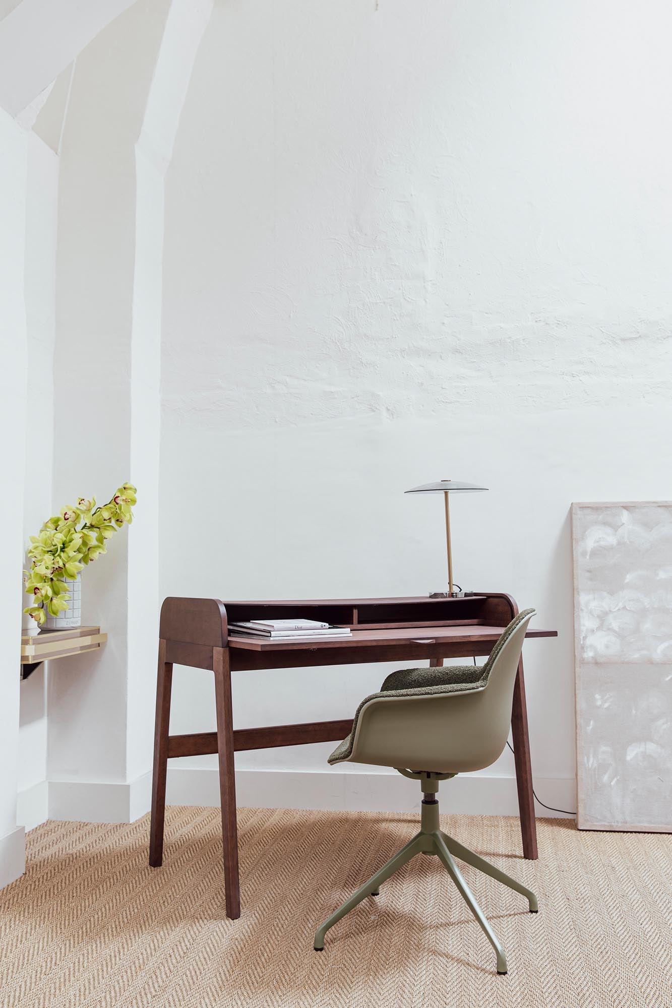 Bürostuhl mit Armlehne Albert Kuip in Grün präsentiert im Onlineshop von KAQTU Design AG. Bürostuhl mit Armlehne ist von Zuiver