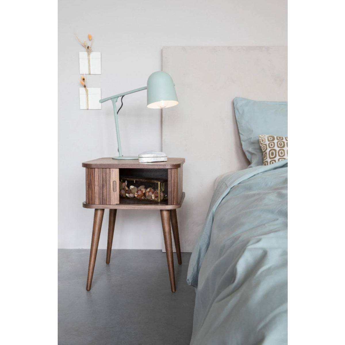 Beistelltisch Barbier in Walnuss präsentiert im Onlineshop von KAQTU Design AG. Beistelltisch ist von Zuiver