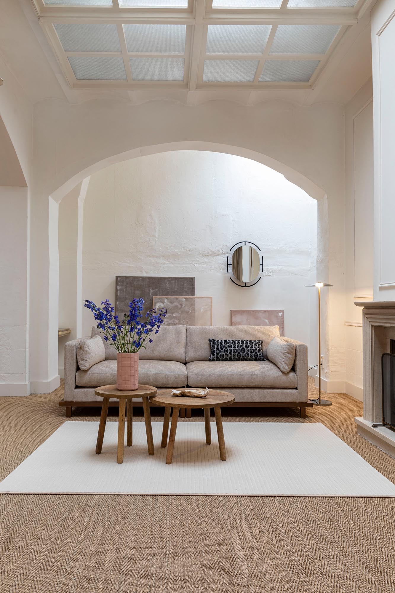 Erleben Sie das Blossom 3-Sitzer Sofa von Zuiver – ein modernes Möbelstück, das Komfort und Stil in Ihr Wohnzimmer bringt.