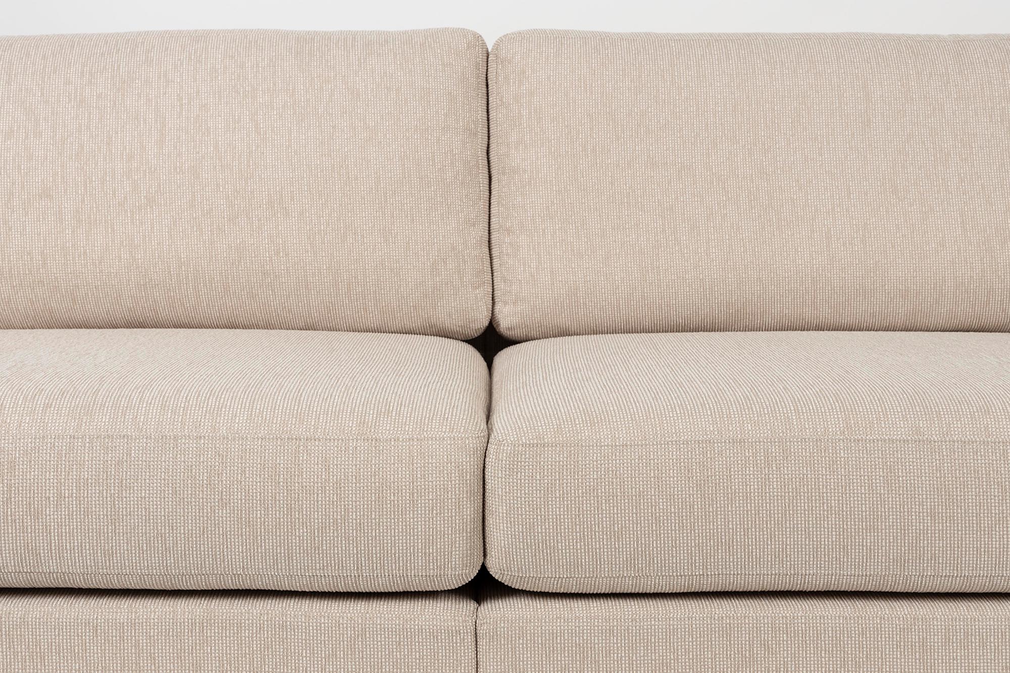 Entspannen Sie auf dem Sofa Balcony von Zuiver – ein stilvolles 3-Sitzer für jeden Wohnraum, erhältlich in verschiedenen Farben.