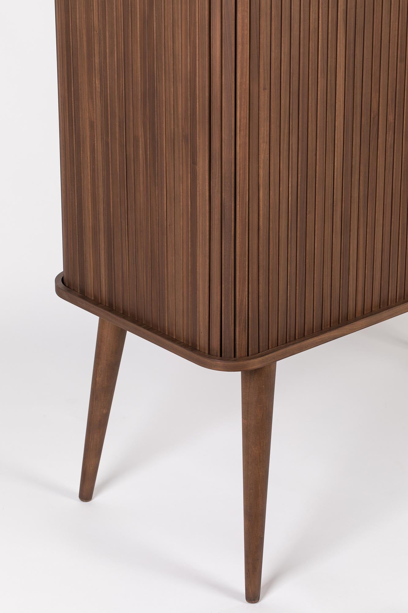 Entdecken Sie das Sideboard Barbier von Zuiver: Elegantes Retro-Design vereint Funktionalität und Stil für Ihr Zuhause.