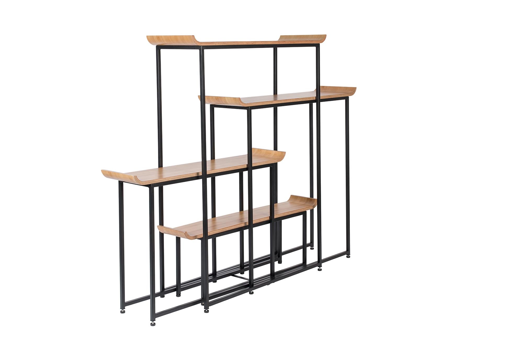 Entdecken Sie das Regal FLODKA von Zuiver – ein elegantes Möbelstück, das vielseitigen Stauraum und individuelle Gestaltungsspielräume bietet.