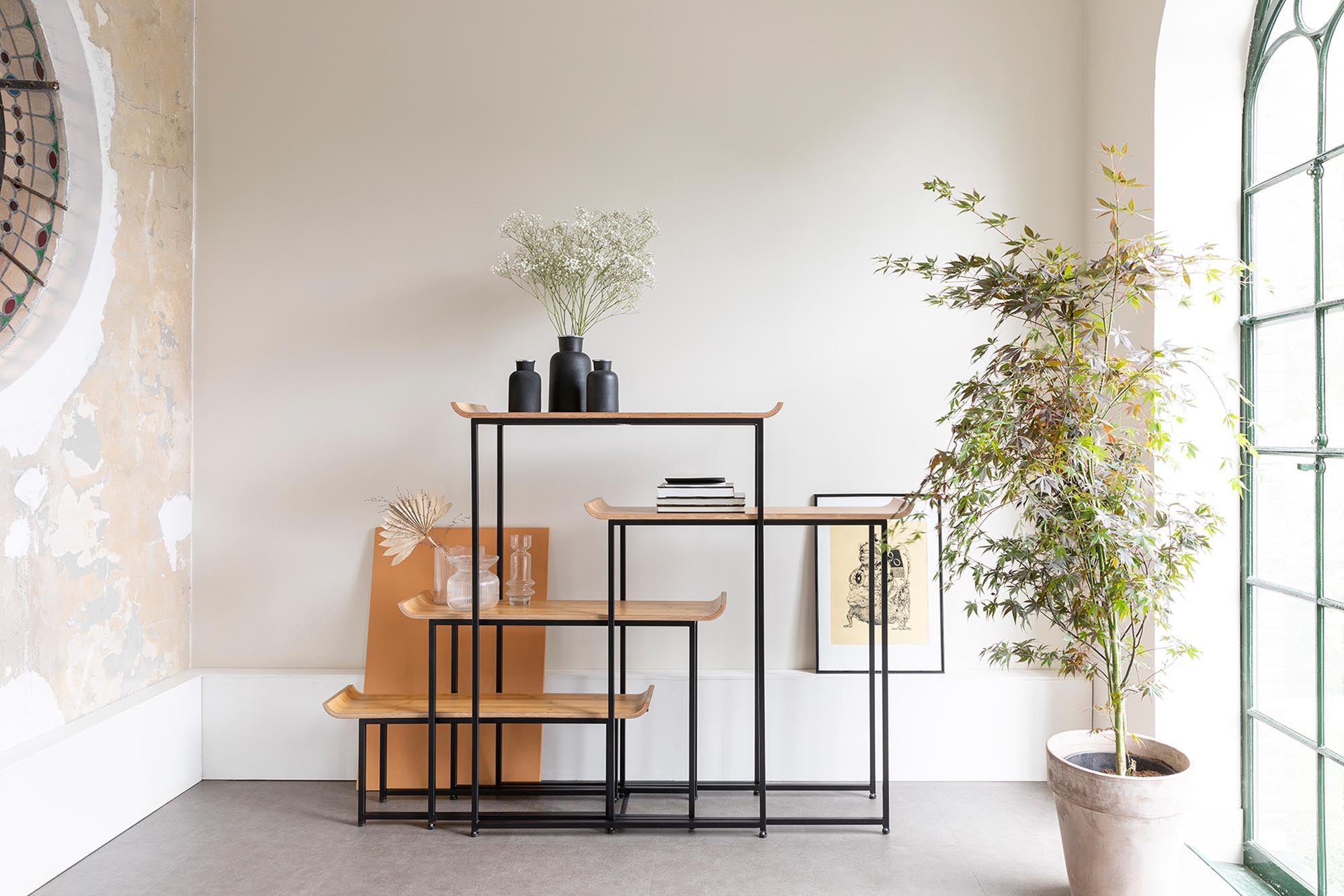 Zuiver Regal FLODKA: Innovatives Design für stilvollen Stauraum.