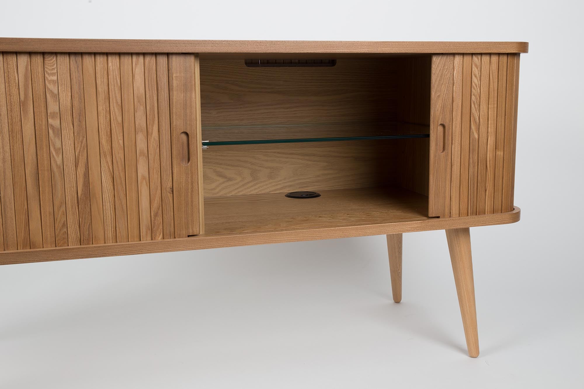 Entdecken Sie das Sideboard Barbier von Zuiver – eine elegante Kombination aus Funktionalität und nostalgischem Design für Ihr Zuhause.