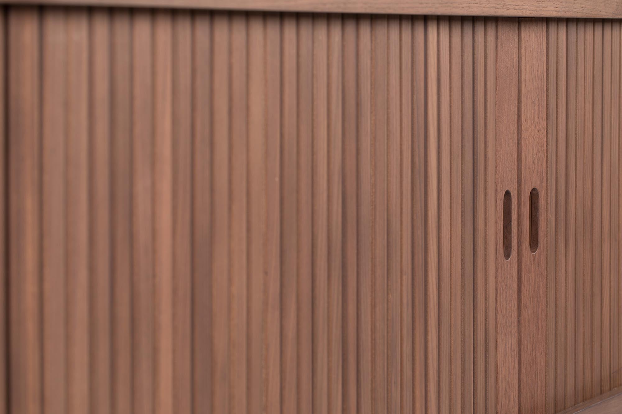 Entdecken Sie das Sideboard Barbier von Zuiver – stilvolle Eleganz trifft auf praktische Aufbewahrungslösungen für Ihr Zuhause.