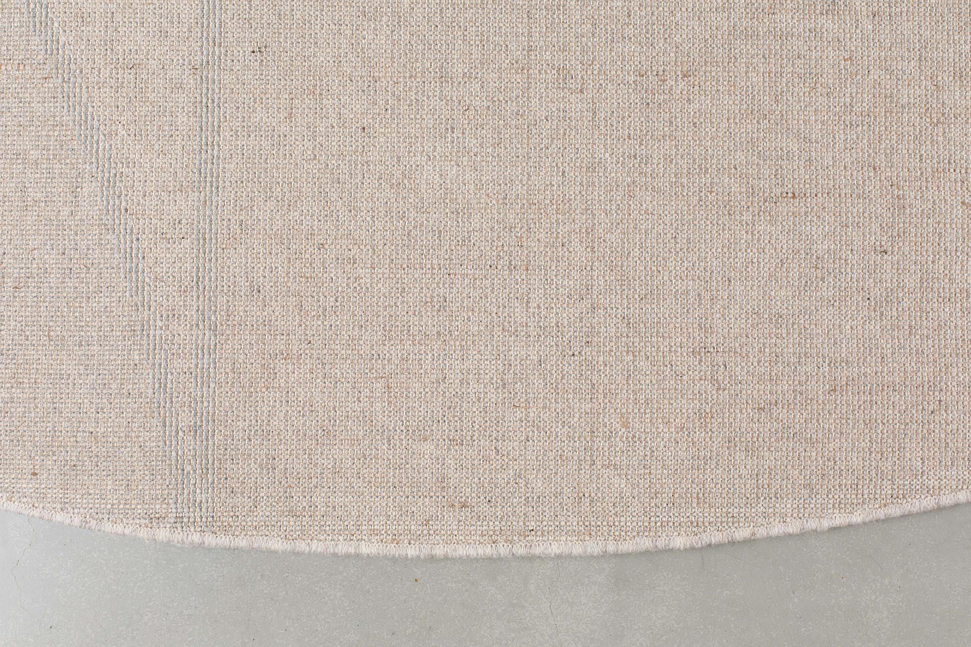 Erleben Sie den Teppich "Bliss" von Zuiver – ein flauschiges Design-Highlight, das Gemütlichkeit und Stil in Ihr Zuhause bringt.