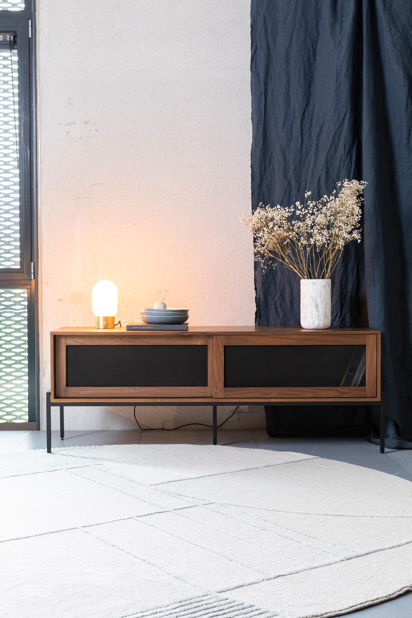 Entdecken Sie den Teppich "Bliss" von Zuiver – ein zeitloses, weiches Accessoire, das jedem Raum eine behagliche Atmosphäre verleiht.