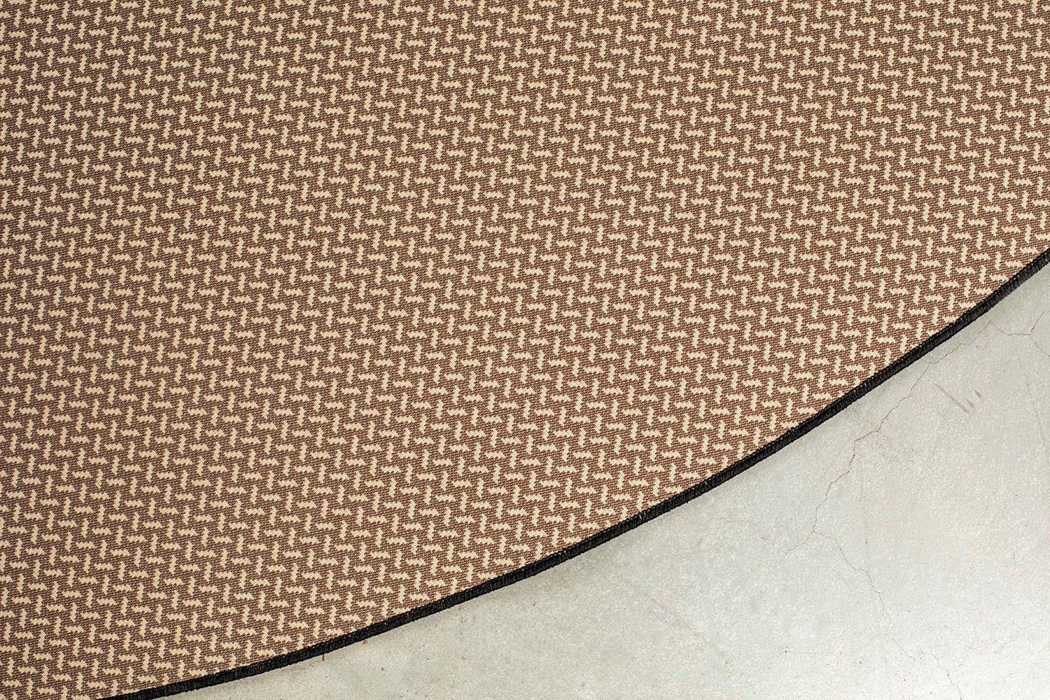 Der runde Outdoor Teppich Moon von Zuiver verleiht Ihrer Terrasse einen stilvollen Akzent. Wetterfest und in verschiedenen Farben erhältlich, ist er perfekt für entspannte Stunden im Freien.