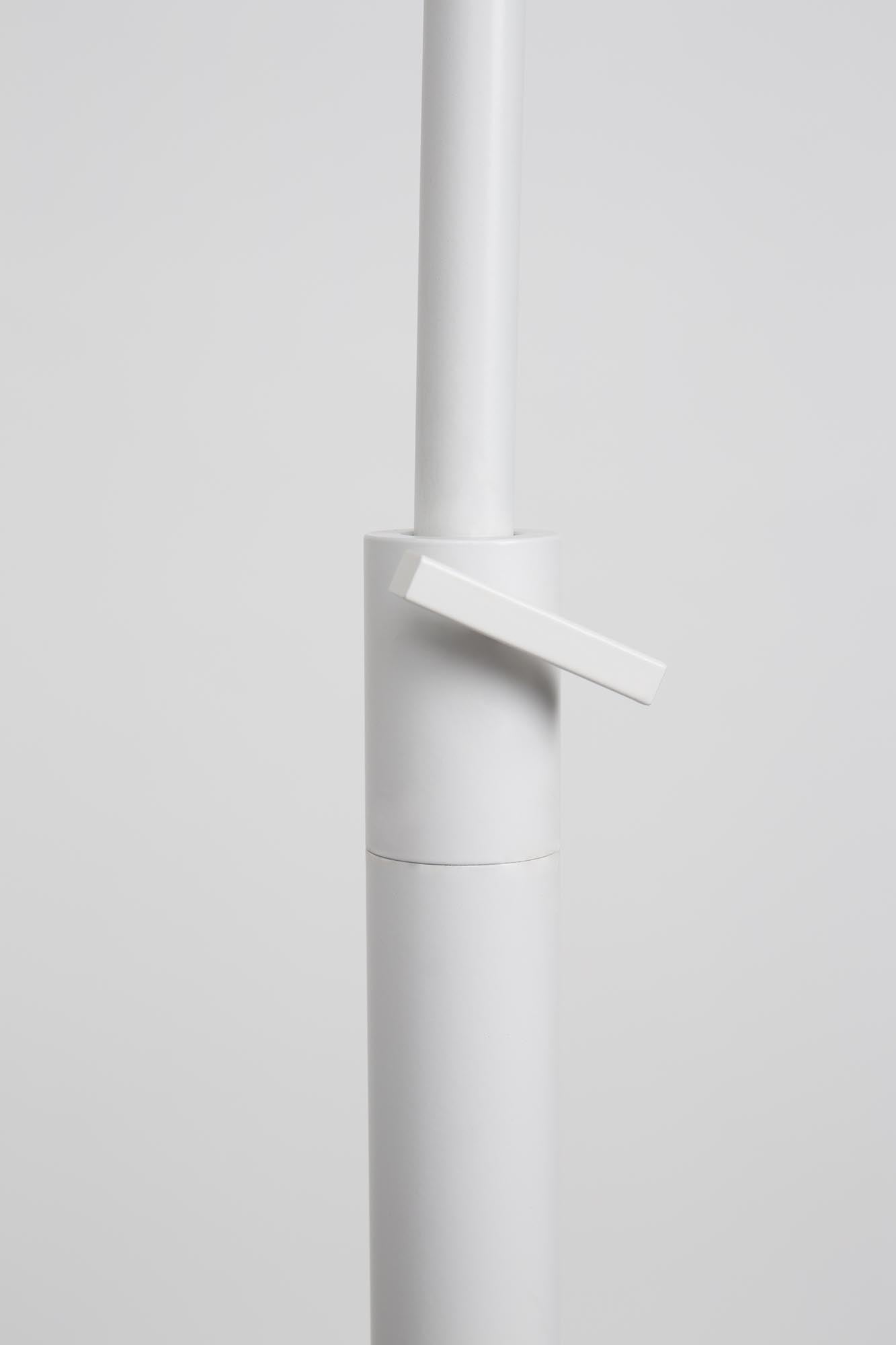 Zuiver ARC Stehleuchte: Zeitlose Eleganz trifft auf modernes Ambiente.