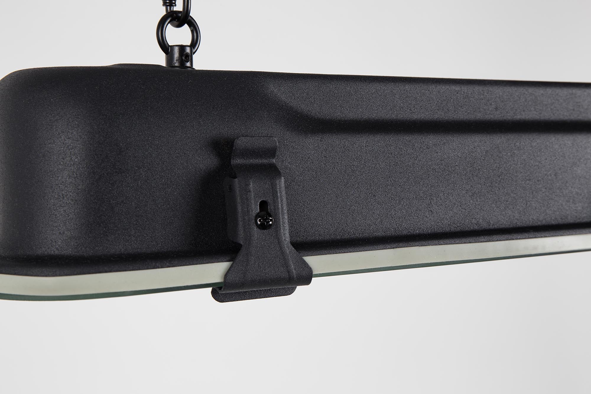 Entdecken Sie die G.T.A. Pendelleuchte von Zuiver – ein stilvolles Lichtobjekt, das modernes Wohnen perfekt ergänzt.