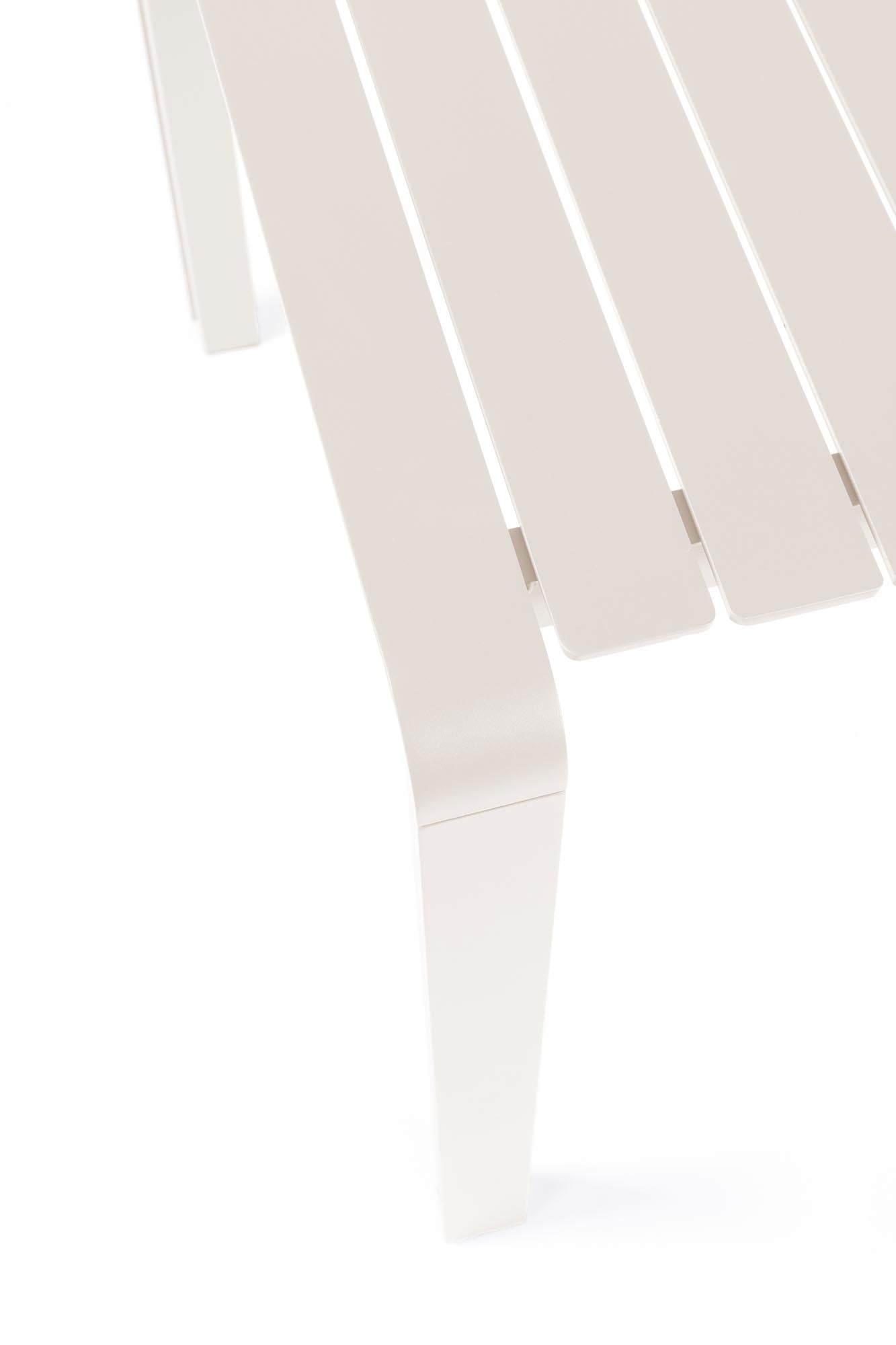 Stilvoller Gartentisch Vondel von Zuiver: Robuste Bauweise, ideal für jeden Außenbereich und perfekt für gesellige Abende im Freien.