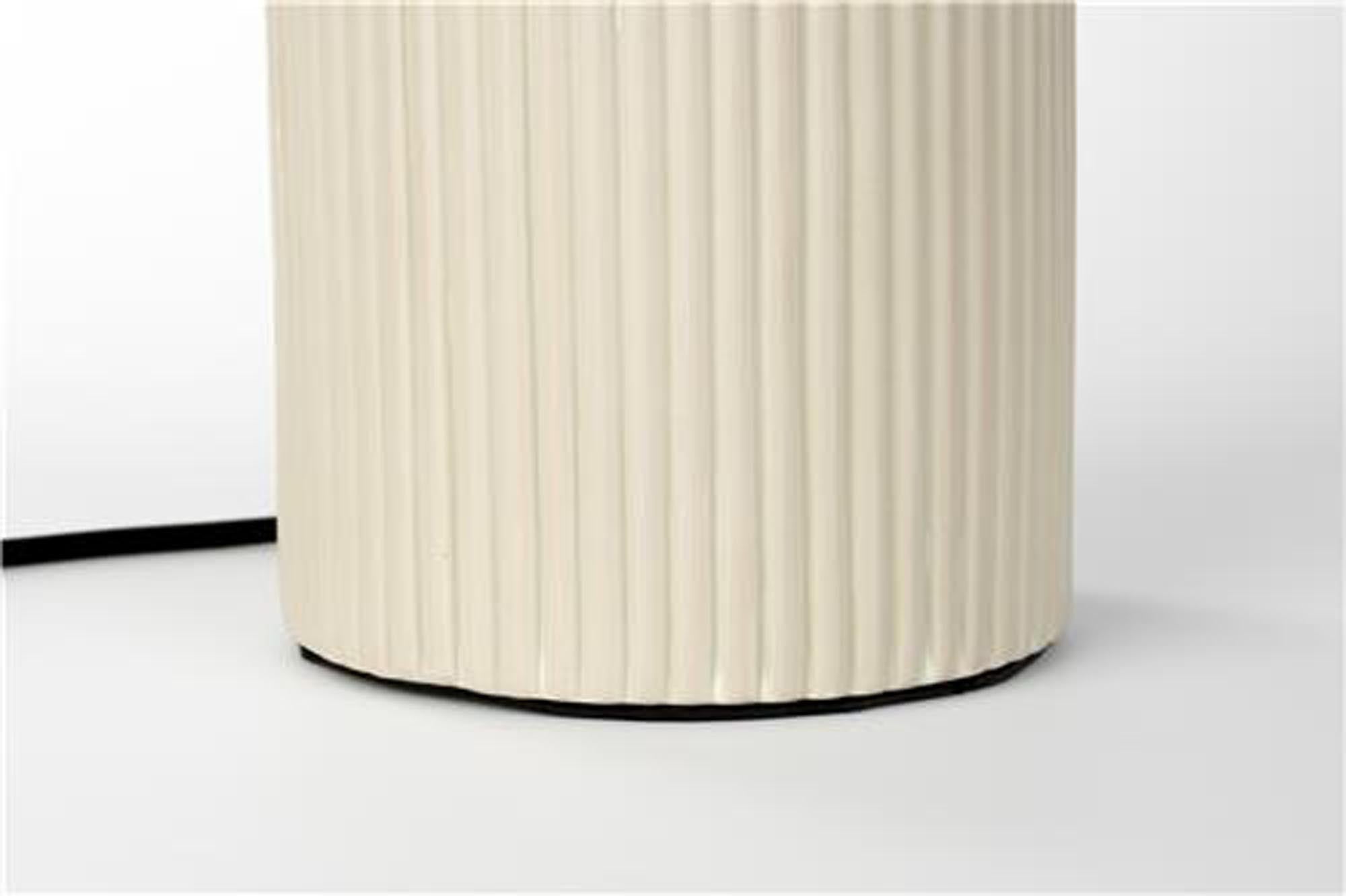 Elegante Tischleuchte DASH M von Zuiver, Glas-Keramik-Design.