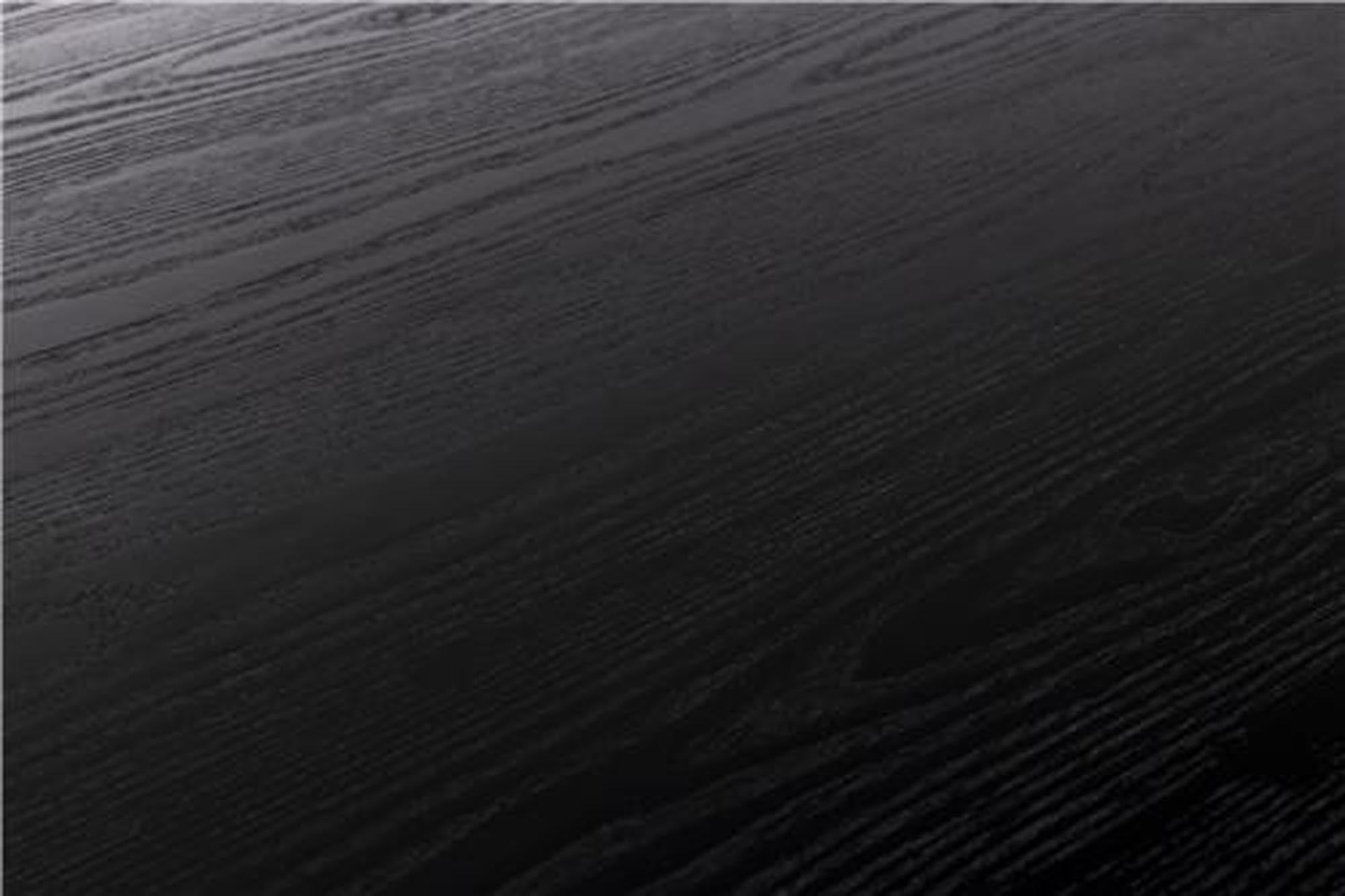 Entdecken Sie den Tisch Storm von Zuiver – ein elegantes Möbelstück, das modernes Design und hohe Funktionalität vereint. Ideal für jedes Esszimmer!