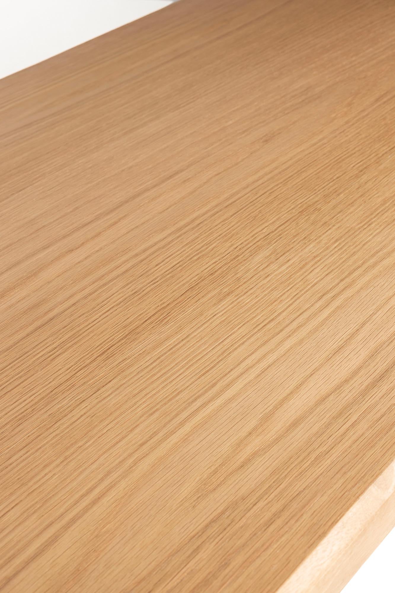 Zuiver Tisch Brave: Robustes Design aus hochwertigem Eichenholz.