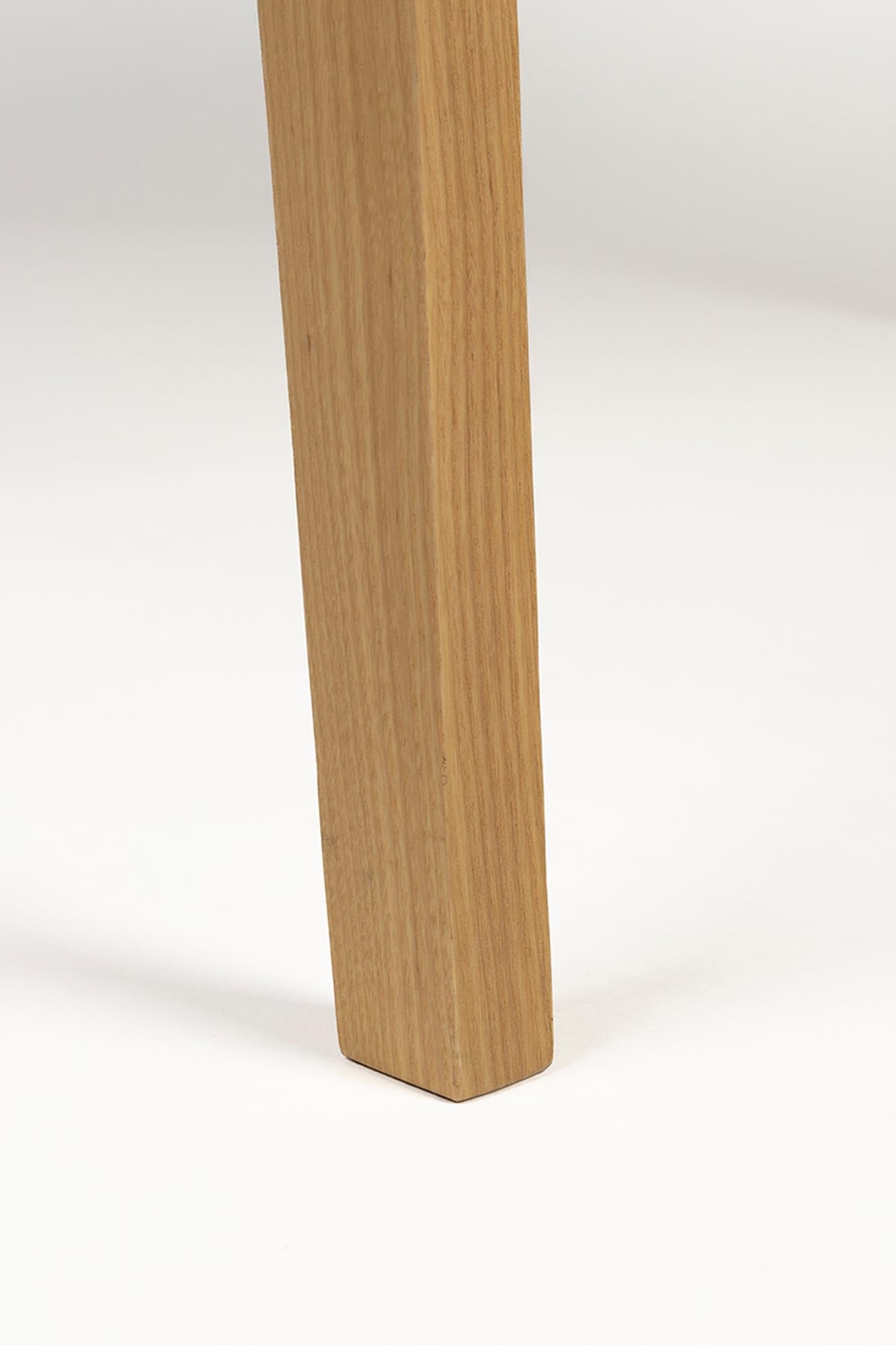 Erleben Sie den Schreibtisch Kaat von Zuiver: Hochwertige Hölzer, zeitloses Design und praktische Stauraumlösungen für Ihr Home Office.