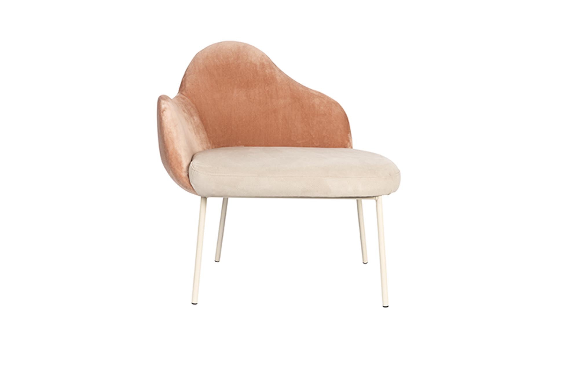 Erleben Sie den Sessel Friuli von Zuiver: Stilvolles Design, bequeme Polsterung und langlebige Materialien für Ihr Zuhause.