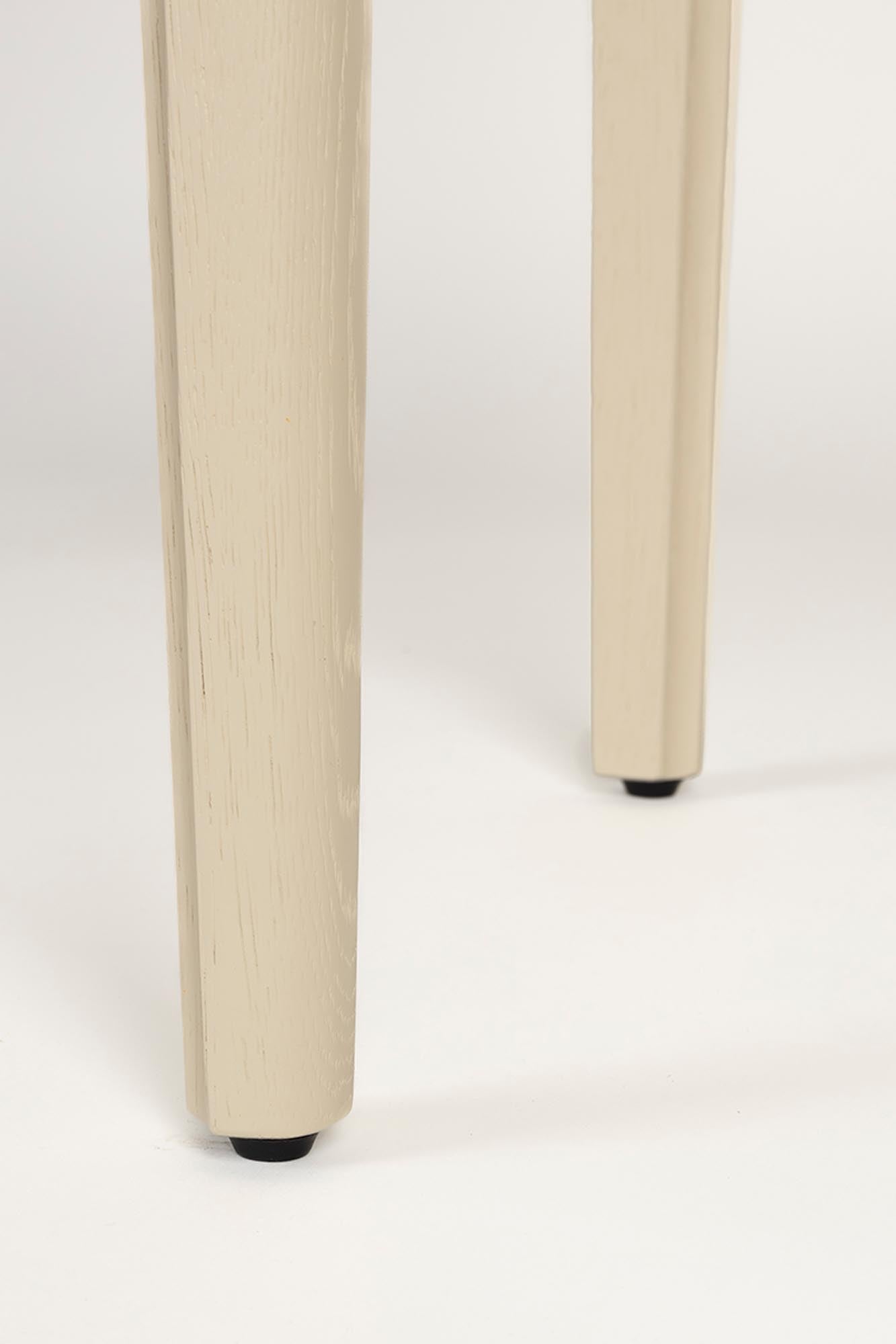 Zuiver Cabinet June: Zeitloses Eichenholzdesign mit modernem Flair.