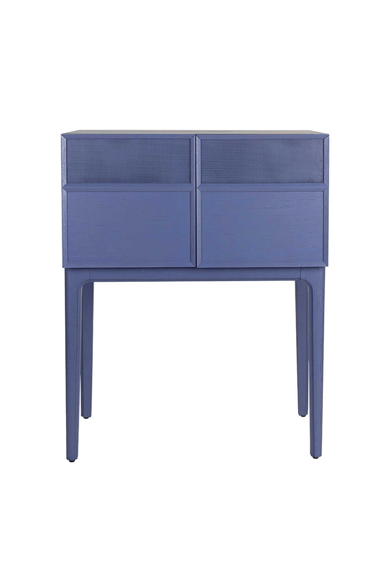 Elegantes Cabinet June von Zuiver: Eichenholz, Metallakzente, skandinavisches Design, viel Stauraum, zeitlos und funktional.