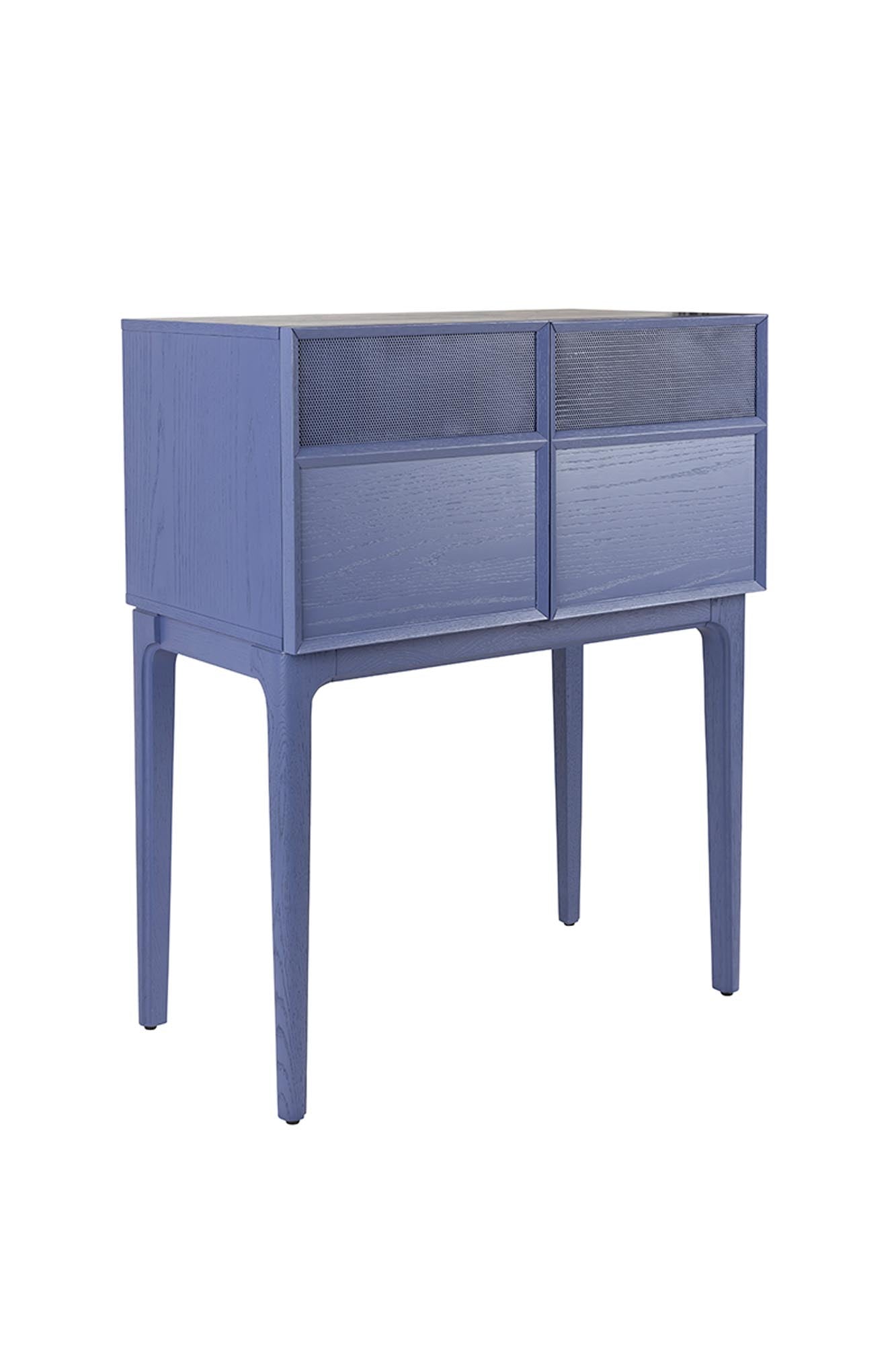 Stilvolles Zuiver Cabinet June: Eichenholz trifft auf modernes Design.