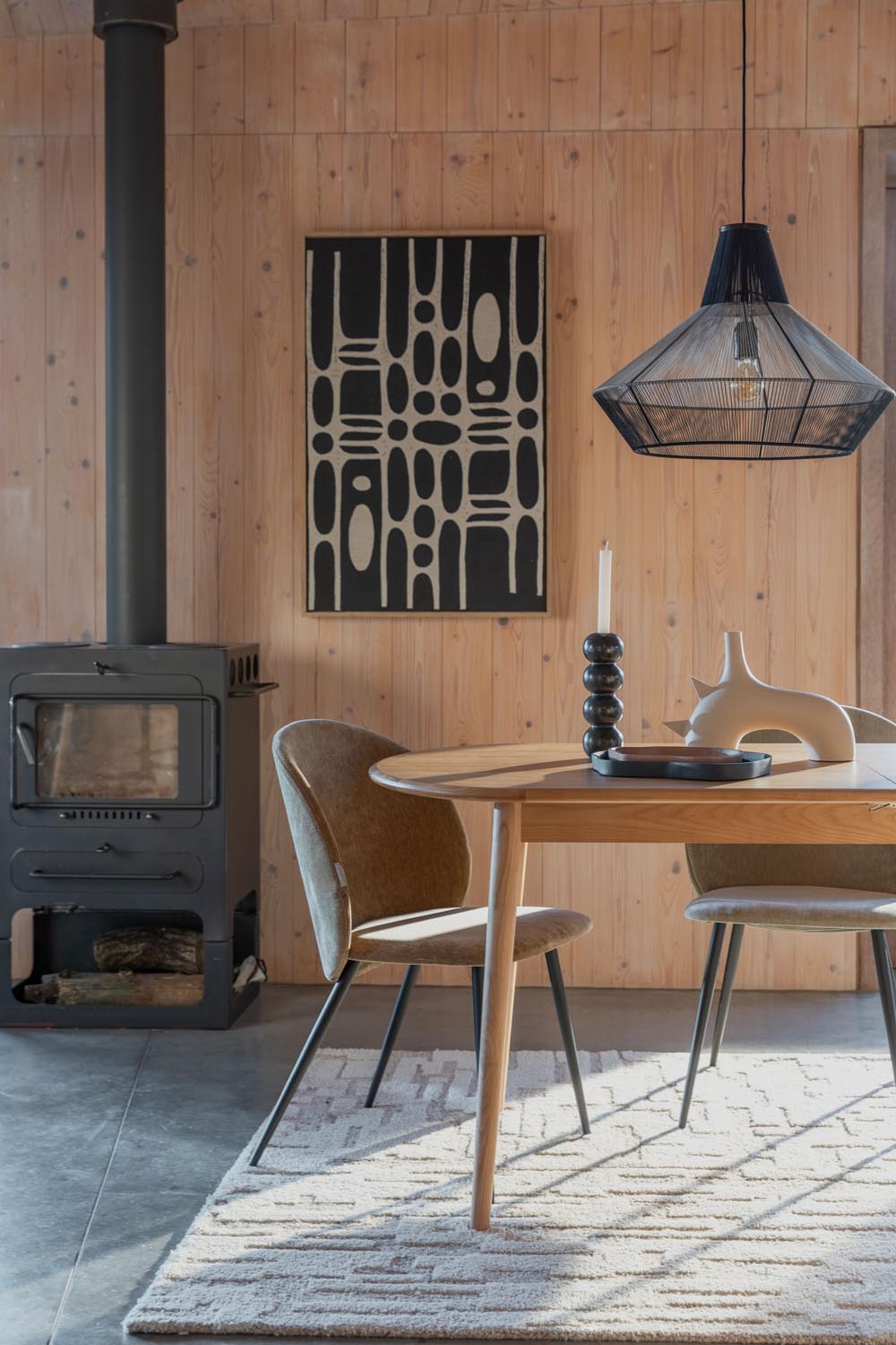 Entdecken Sie den stilvollen Twist Tisch Eiche 180/240x90 von Zuiver – ausziehbar, robust und ideal für gesellige Anlässe.