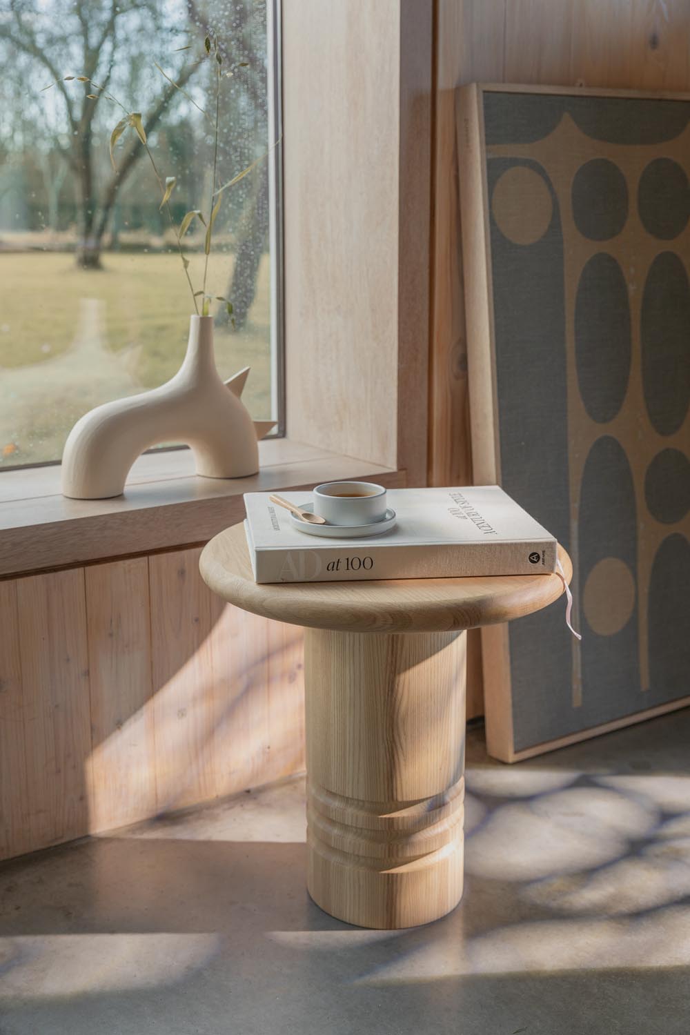 Zuiver Galaxy Wandkunst: Stilvolle Akzente in Blau und Beige.